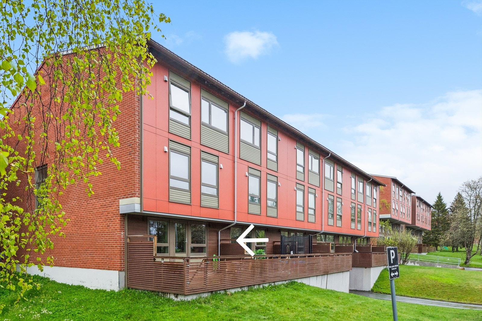 Leiligheten ligger praktisk plassert i enden av bygget. Galleribilde