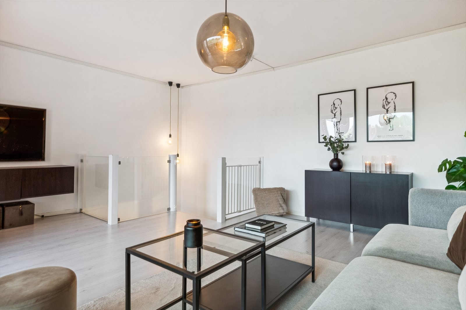 Leiligheten varmes opp med vannbåren varme fra radiatoerer (fjernvarme). Galleribilde