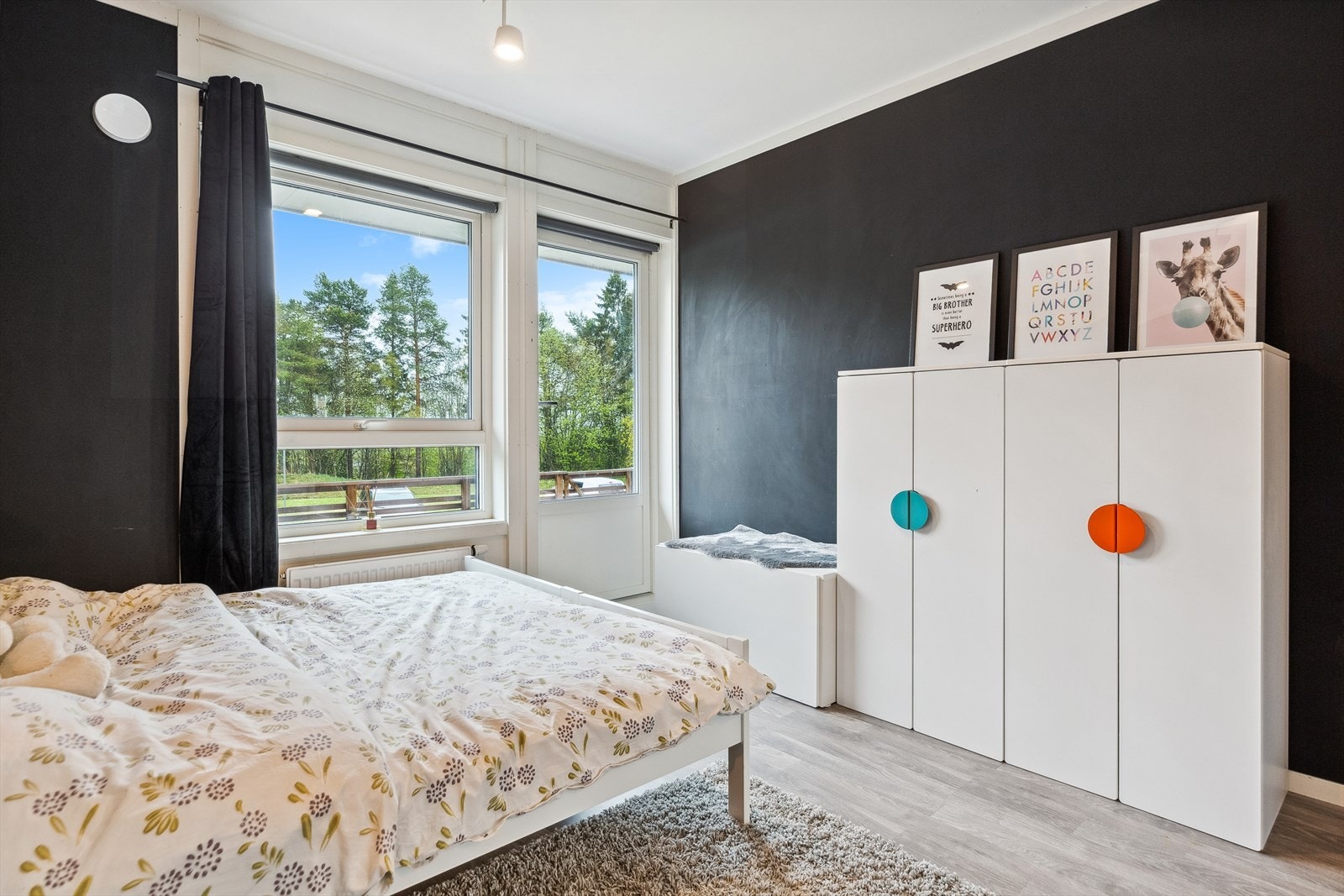 Fra leiligheten er det ca. 6 minutters gange til Kattem barneskole og ca. 12 minutter til Åsheim ungdomsskole. Galleribilde