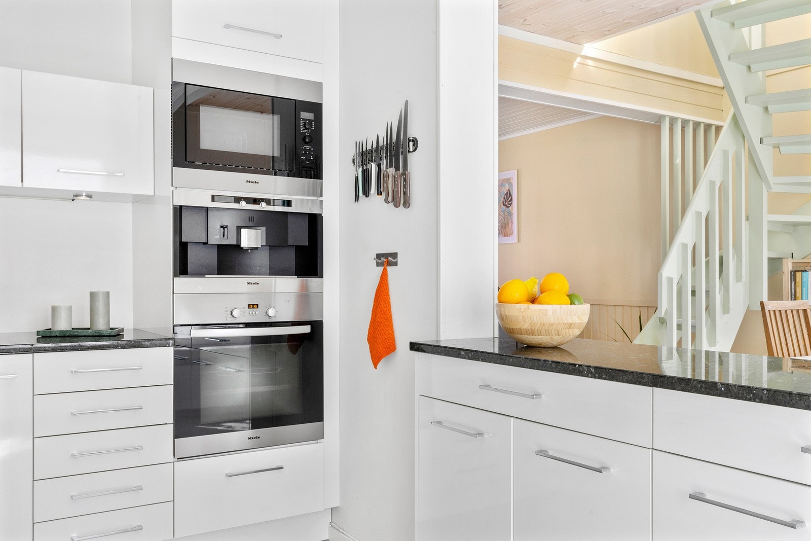 Flere av hvitevarene er fra kvalitetsleverandør Miele. Galleribilde