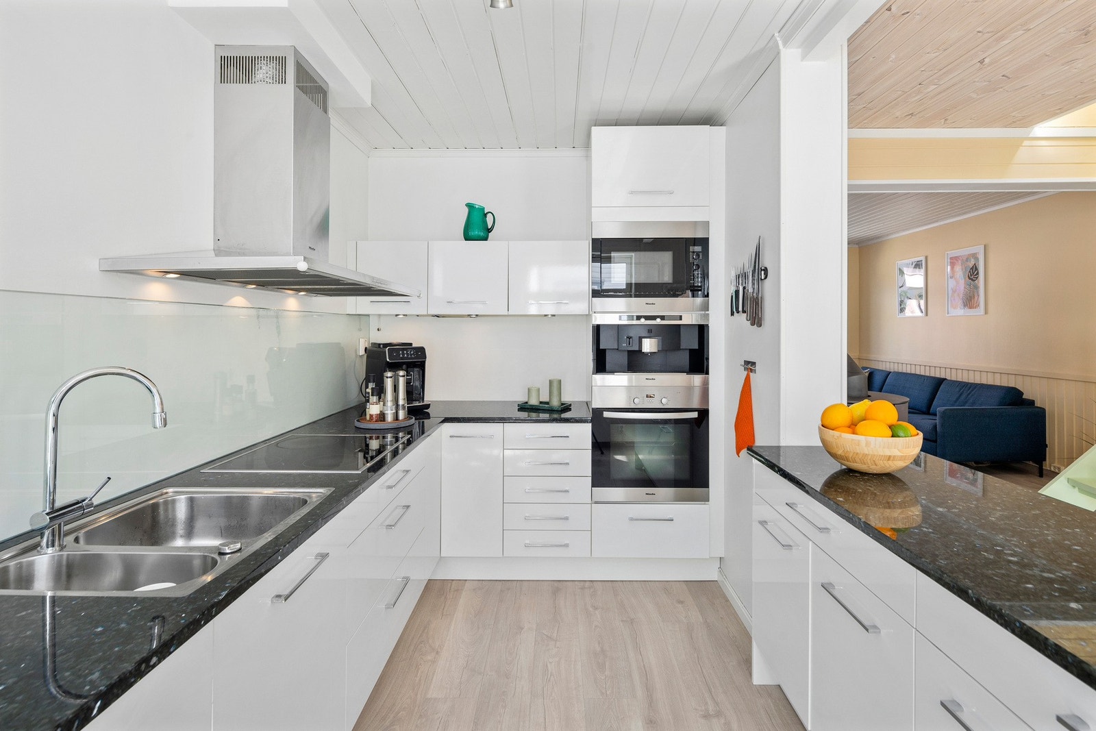 Kjøkkenet ble levert av Trønderkjøkken, og montert av deres innstallatører i 2011. Galleribilde