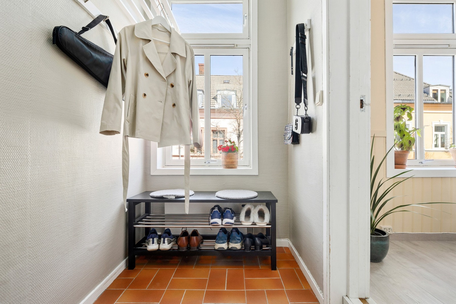 Flott gang med oppbevaringsmuligheter. Galleribilde