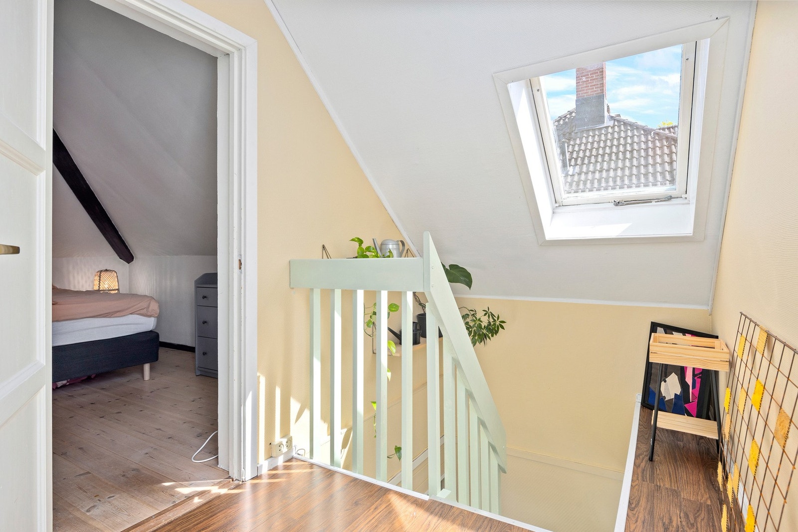 Oppe finner du som nevnt 1 soverom, bad og takterrasse. Galleribilde