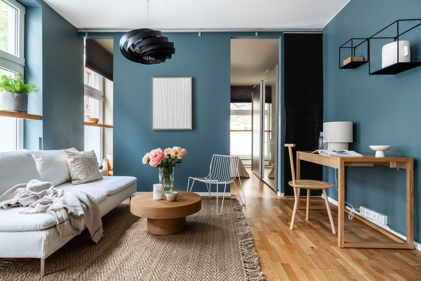 Parkettgulv i hele leiligheten (bortsett fra bad, som er flisbelagt) Galleribilde