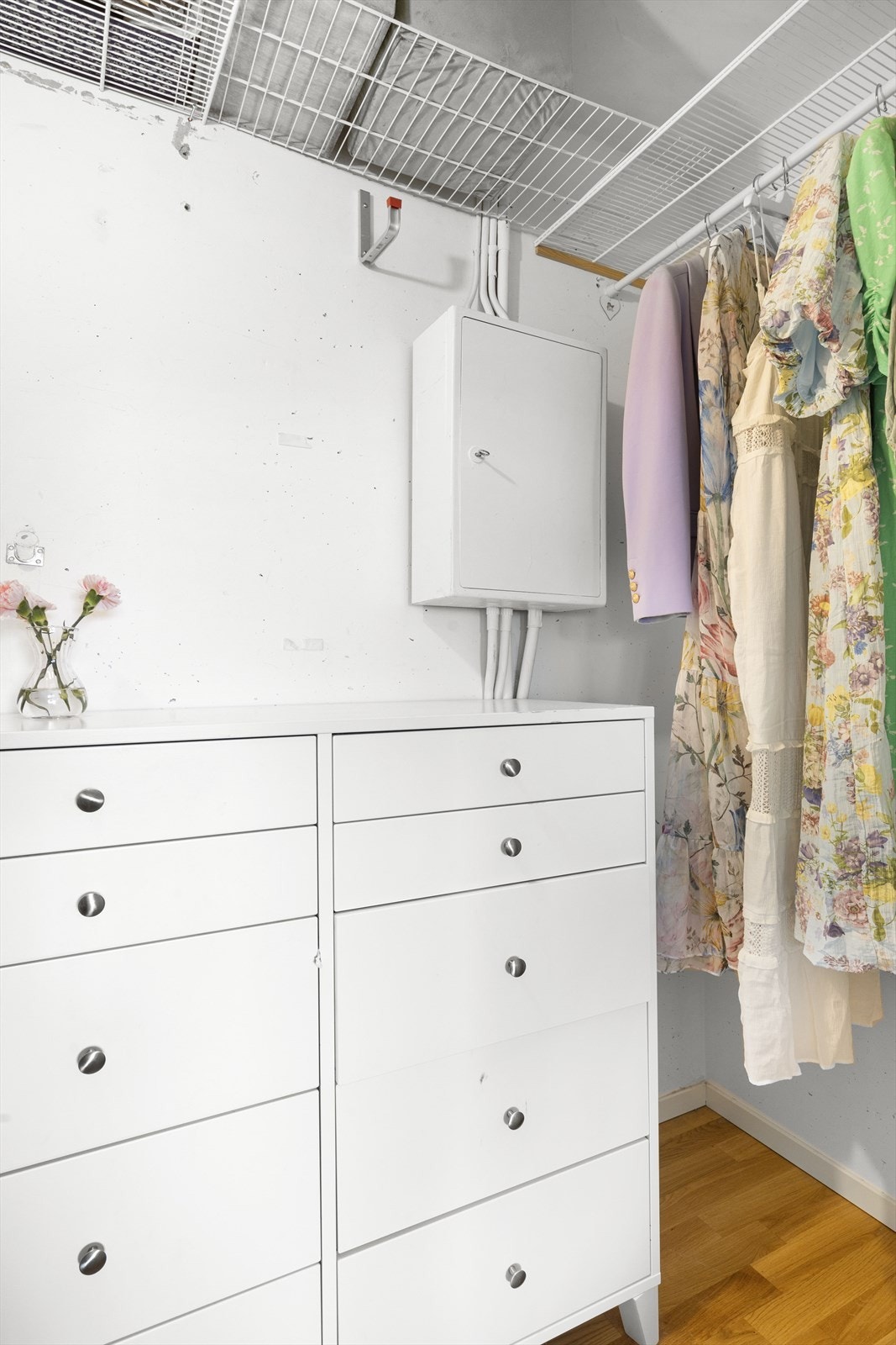 Soverommet har adkomst til innvendig bod med masse oppbevaringsplass. Galleribilde