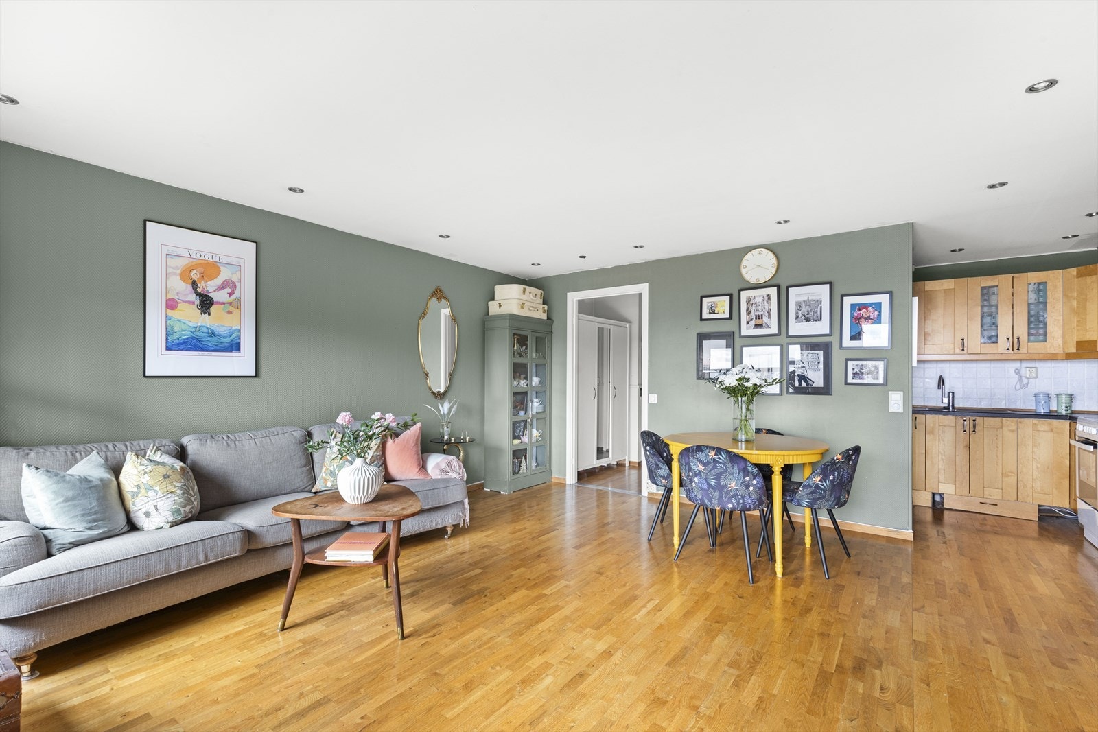 Varmtvann, kabel-TV og internett er inkludert i felleskostnadene. Galleribilde