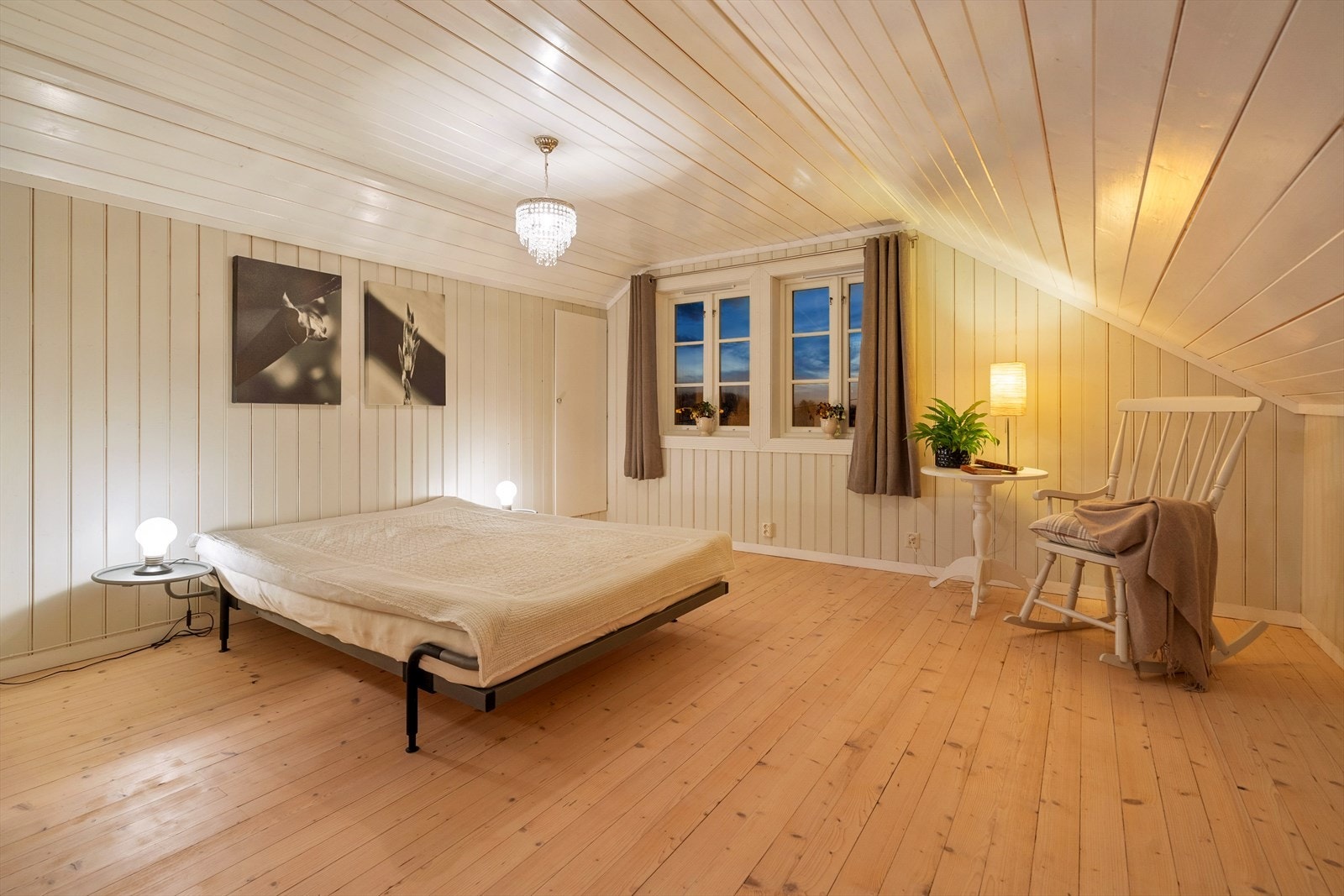 Dette soverommet har walk in closet. Se plantegninger Galleribilde