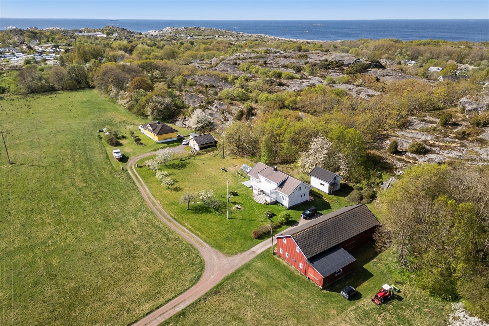 Verdens Ende ligger ikke langt unna og er et av landets aller viktigste områder for kystnært friluftsliv. Galleribilde