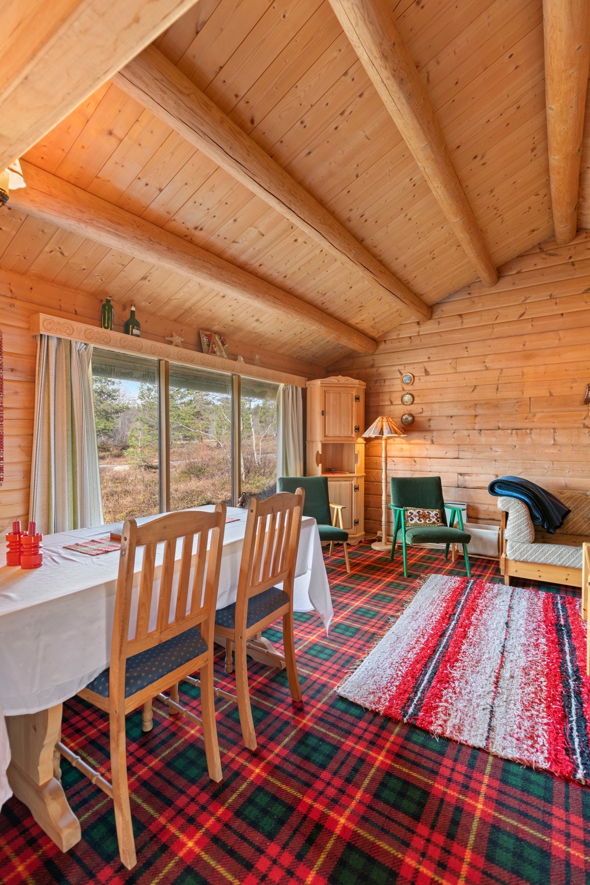 Gode muligheter for både sittegruppe og spisebord. Galleribilde