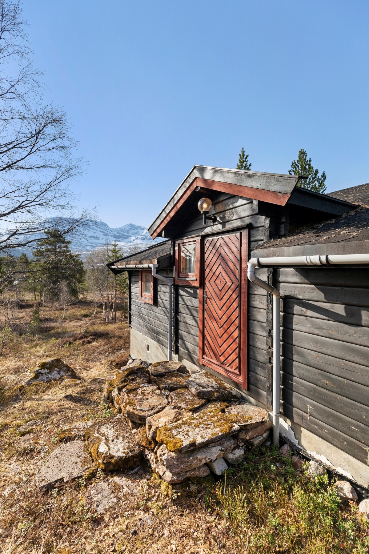 Eldre hytte med flott beliggenhet i naturskjønne omgivelser. Galleribilde