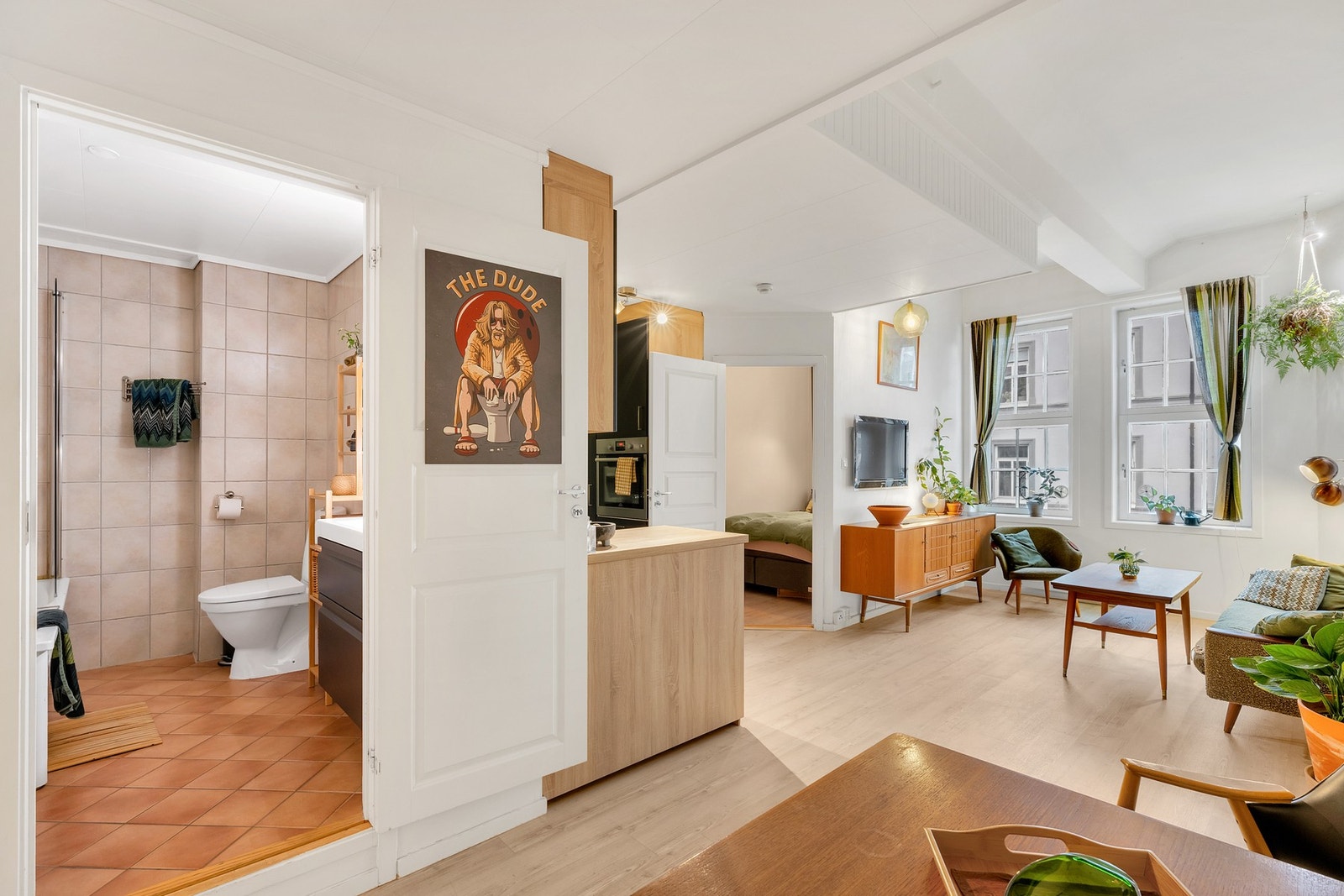 Naturlig soneinndeling som gir boligen flere gode oppholdsrom. Galleribilde