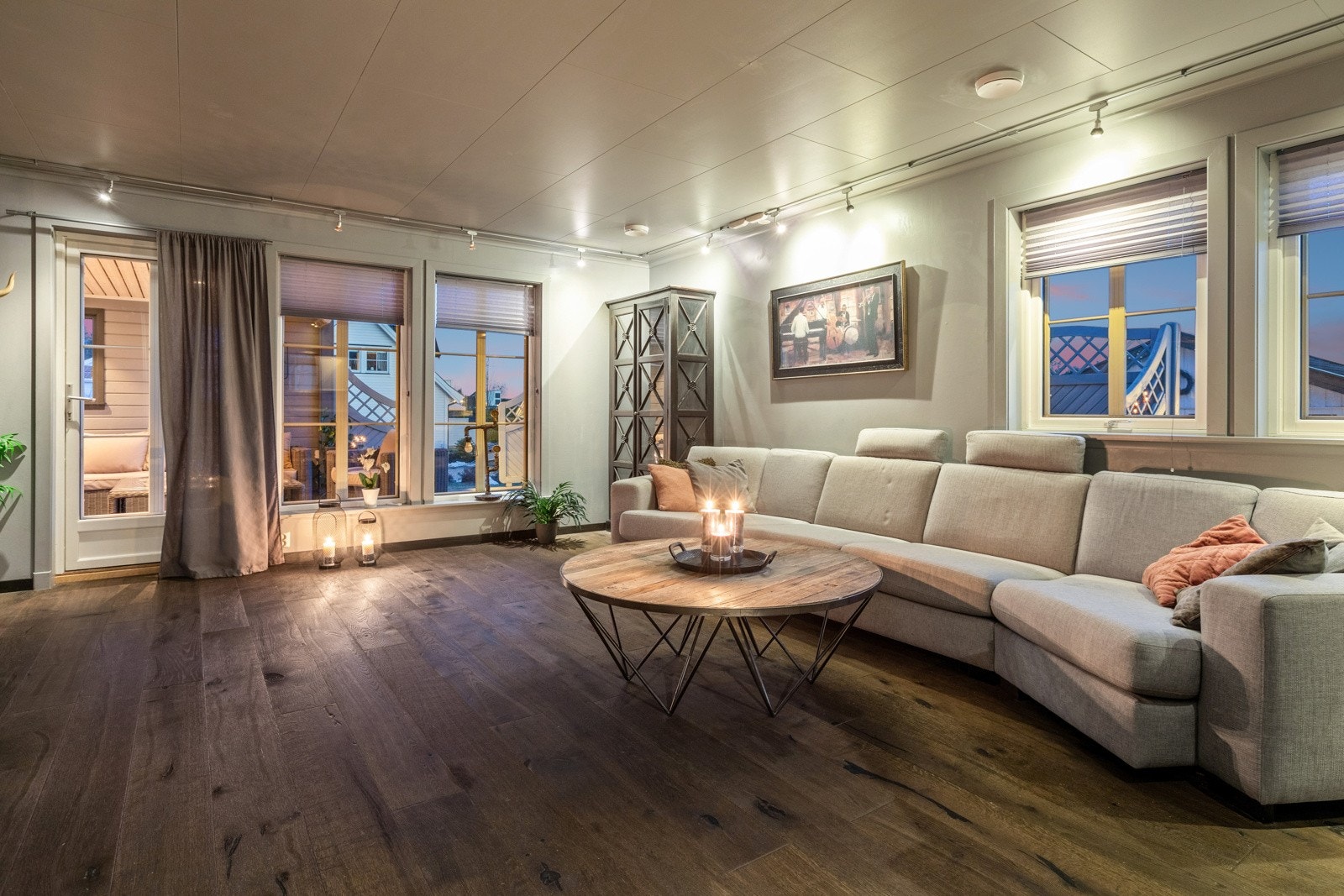 Kveldsstemning i stuen. Galleribilde