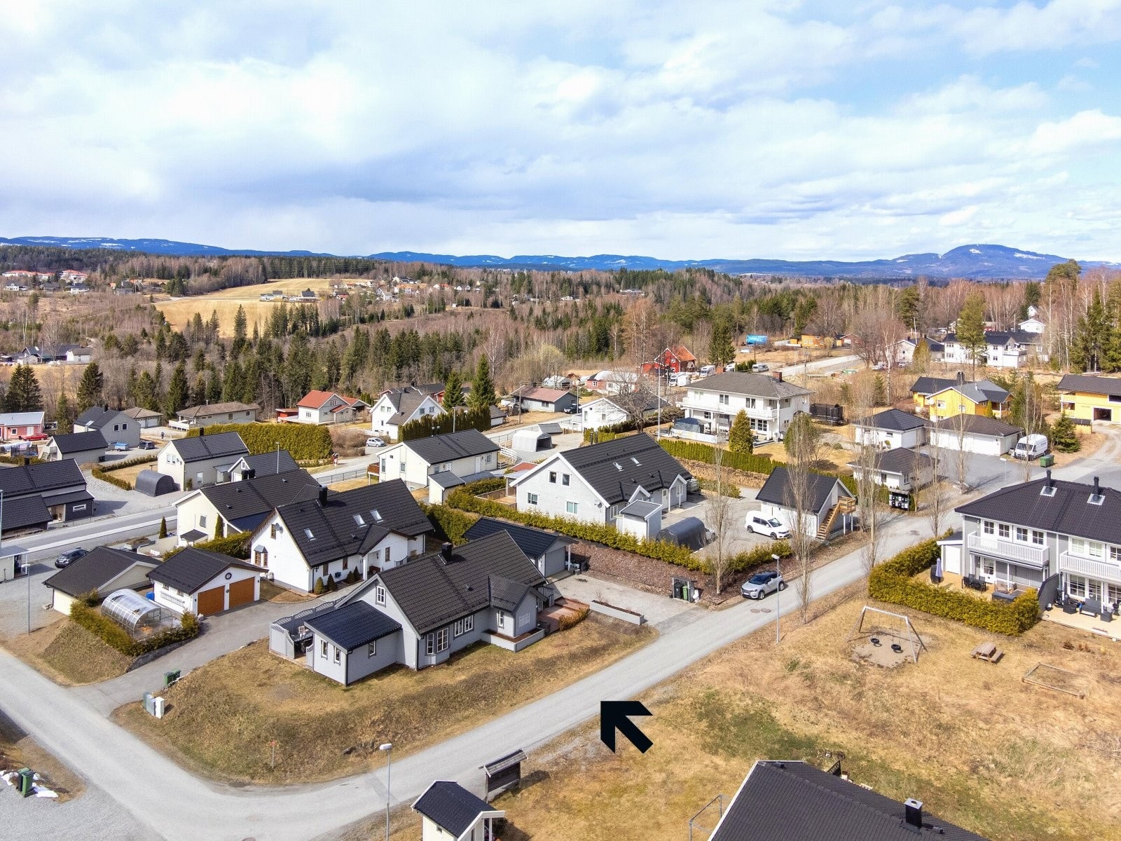 Boligen ligger i et svært barnevennlig boligområde på Dal i Eidsvoll kommune. Galleribilde