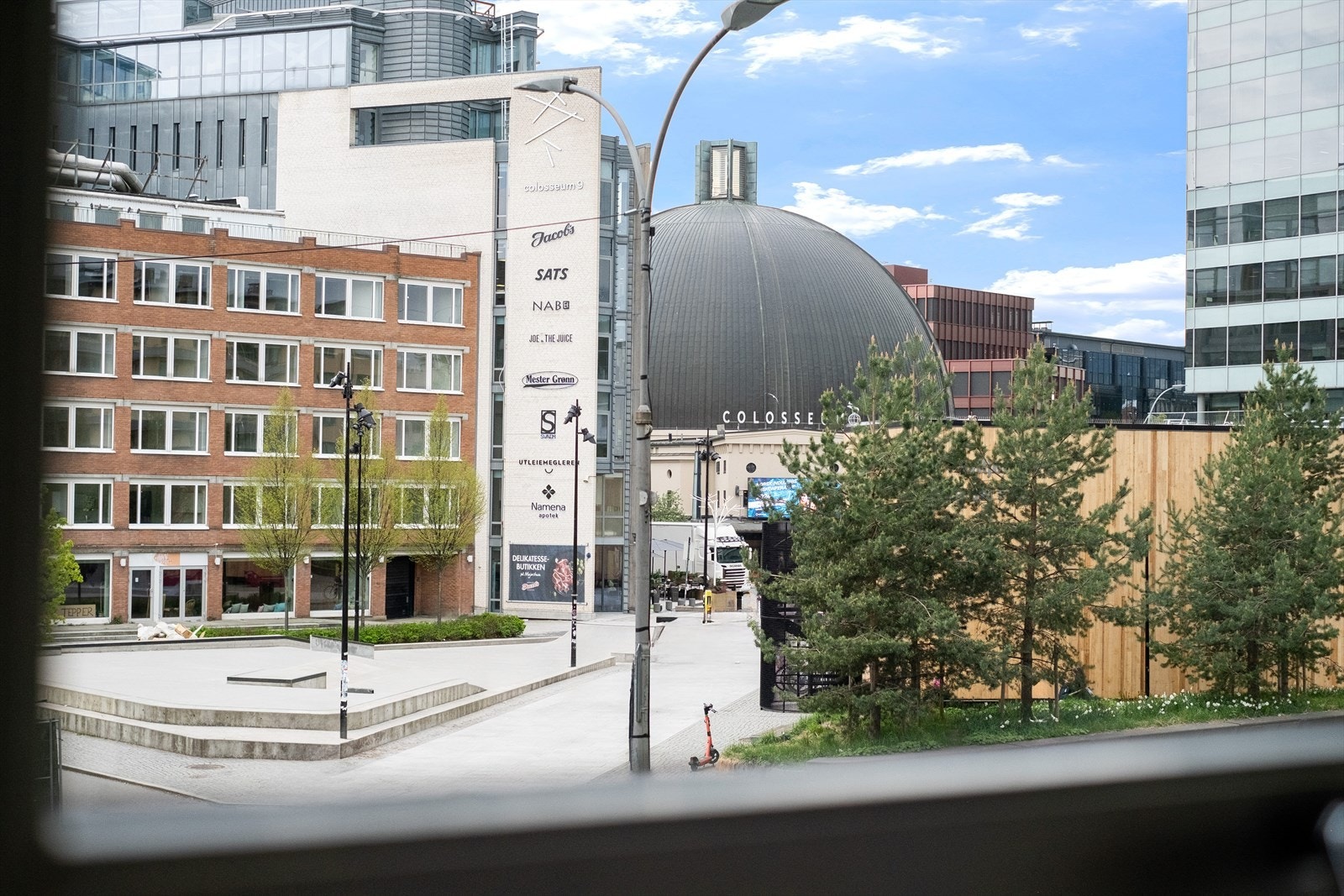 Fra stuen er det flott utsikt til Colosseum. Galleribilde