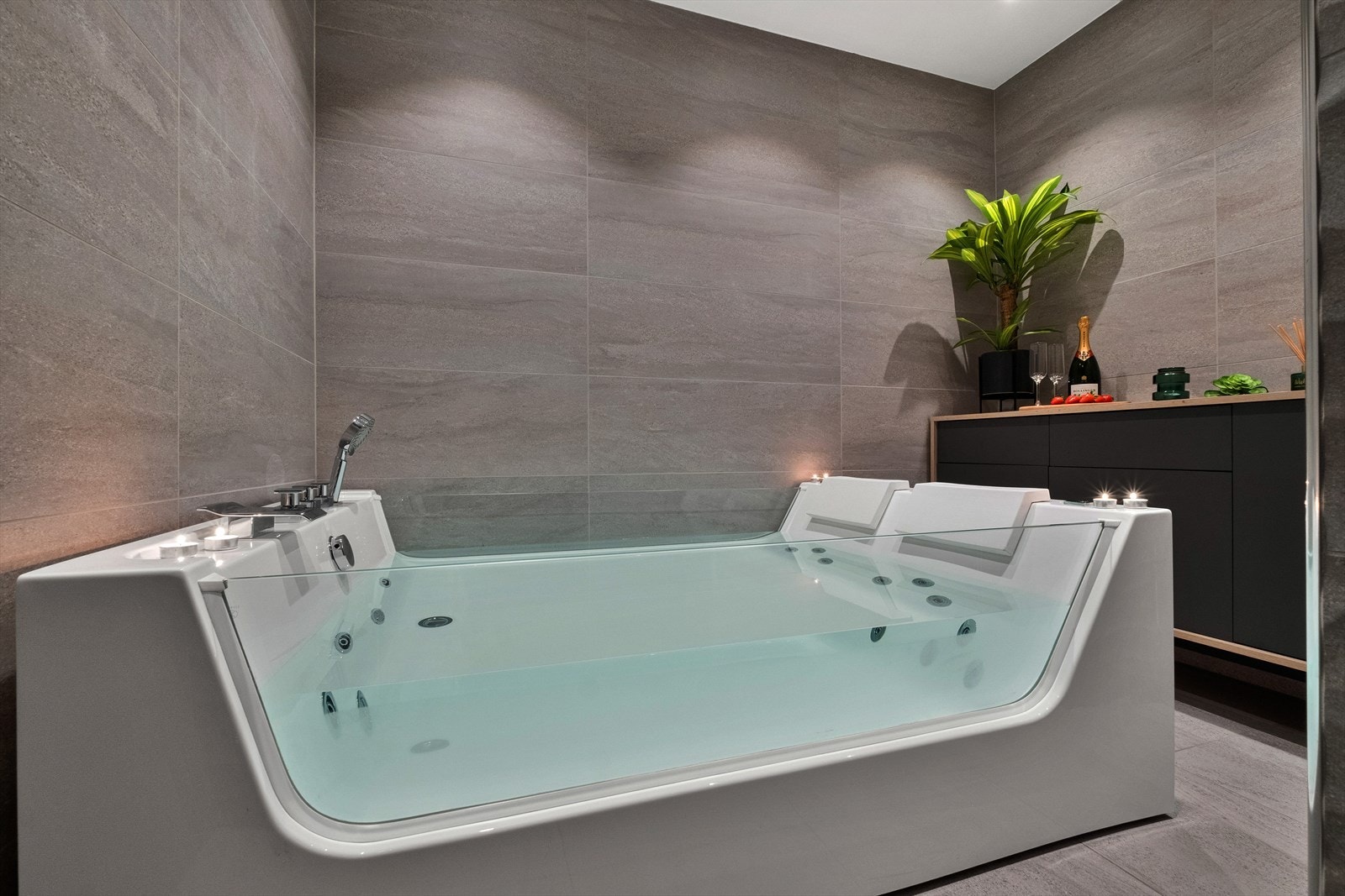 Dobbelt massasjeboblebad er nytt fra 2021. Galleribilde