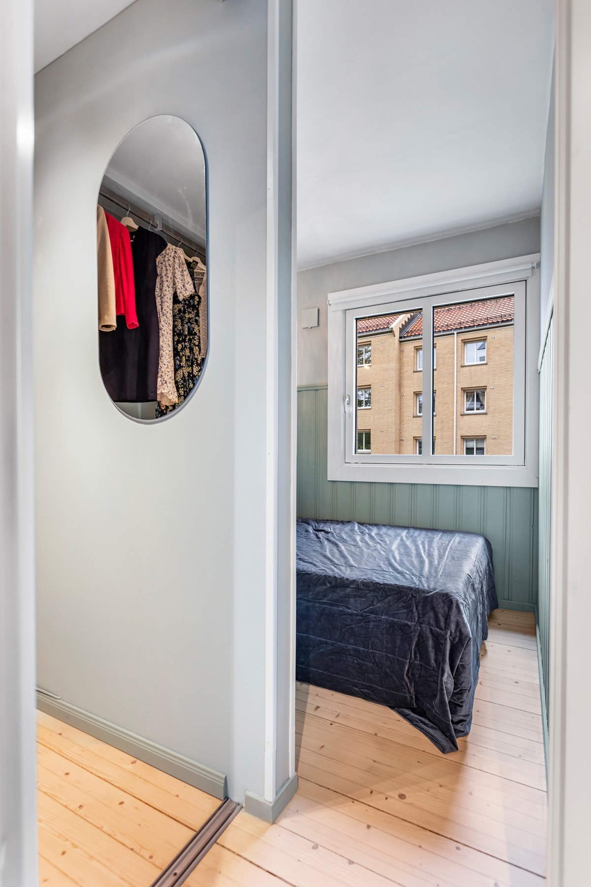 Fra soverom 2 er det adkomst til Walk-in closet Galleribilde
