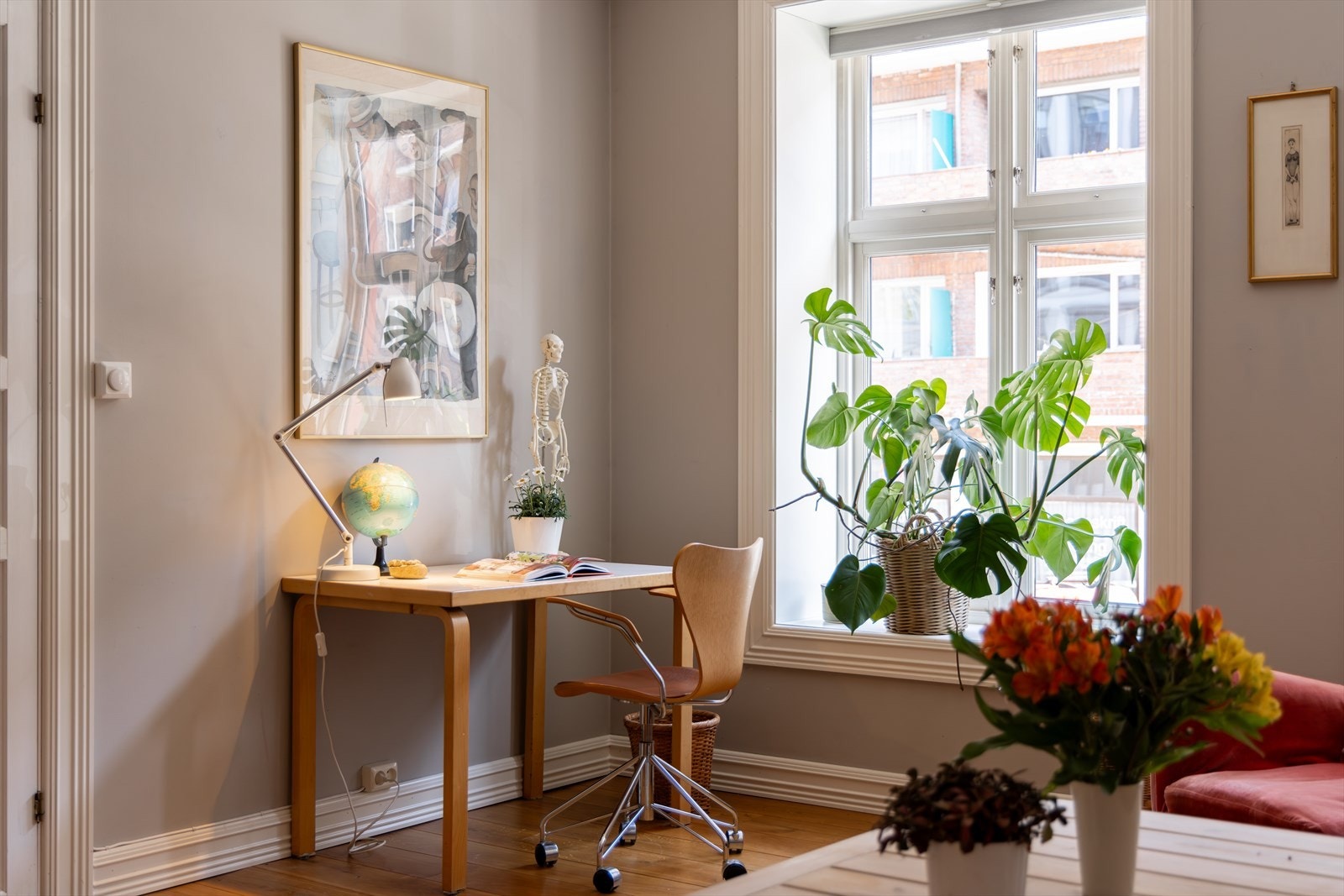 I dag er rommet innredet med pult i hjørnet - perfekt for dagene på hjemmekontor. Galleribilde