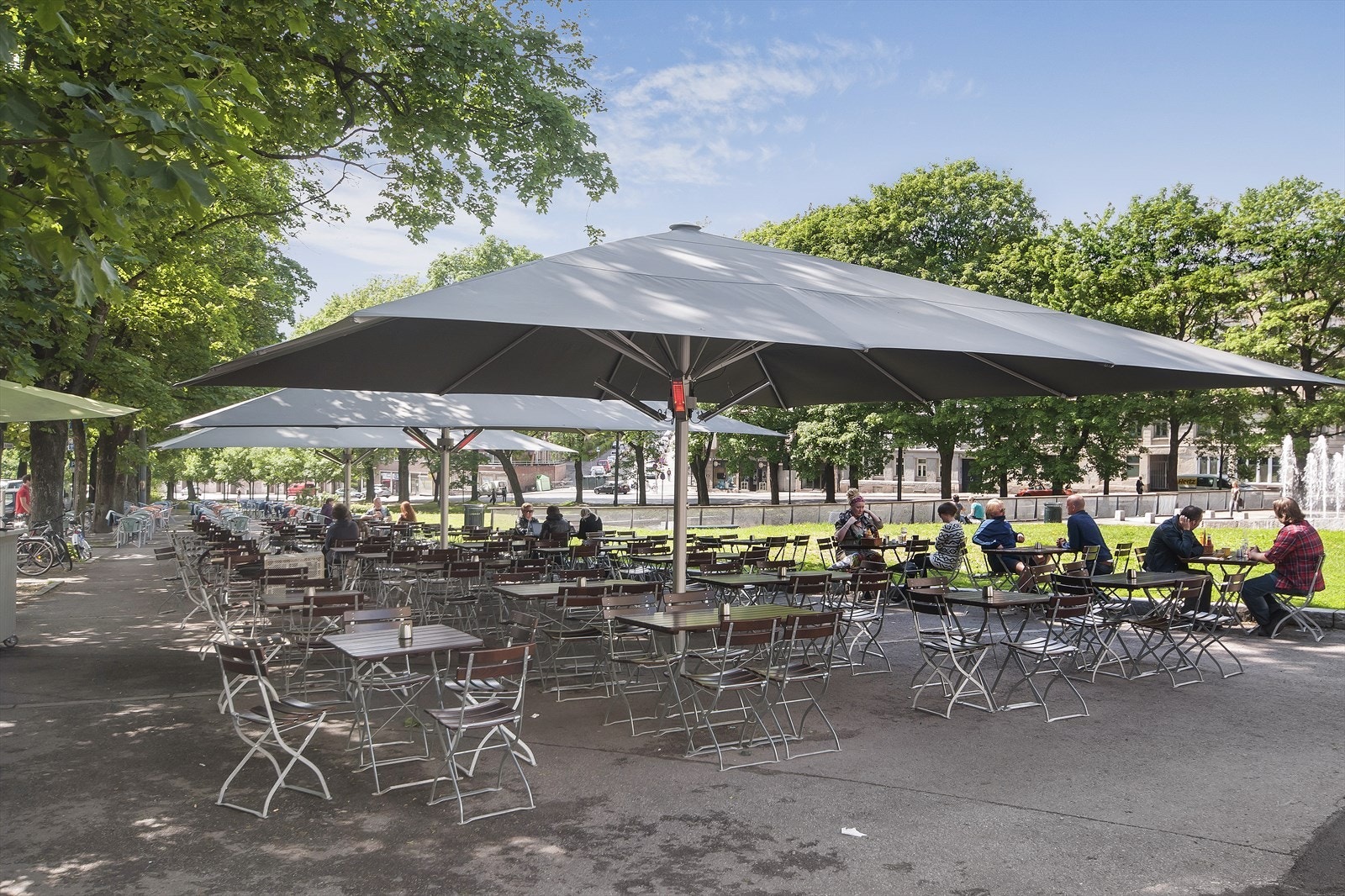 Uteservering Kiellands Plass.jpg Galleribilde