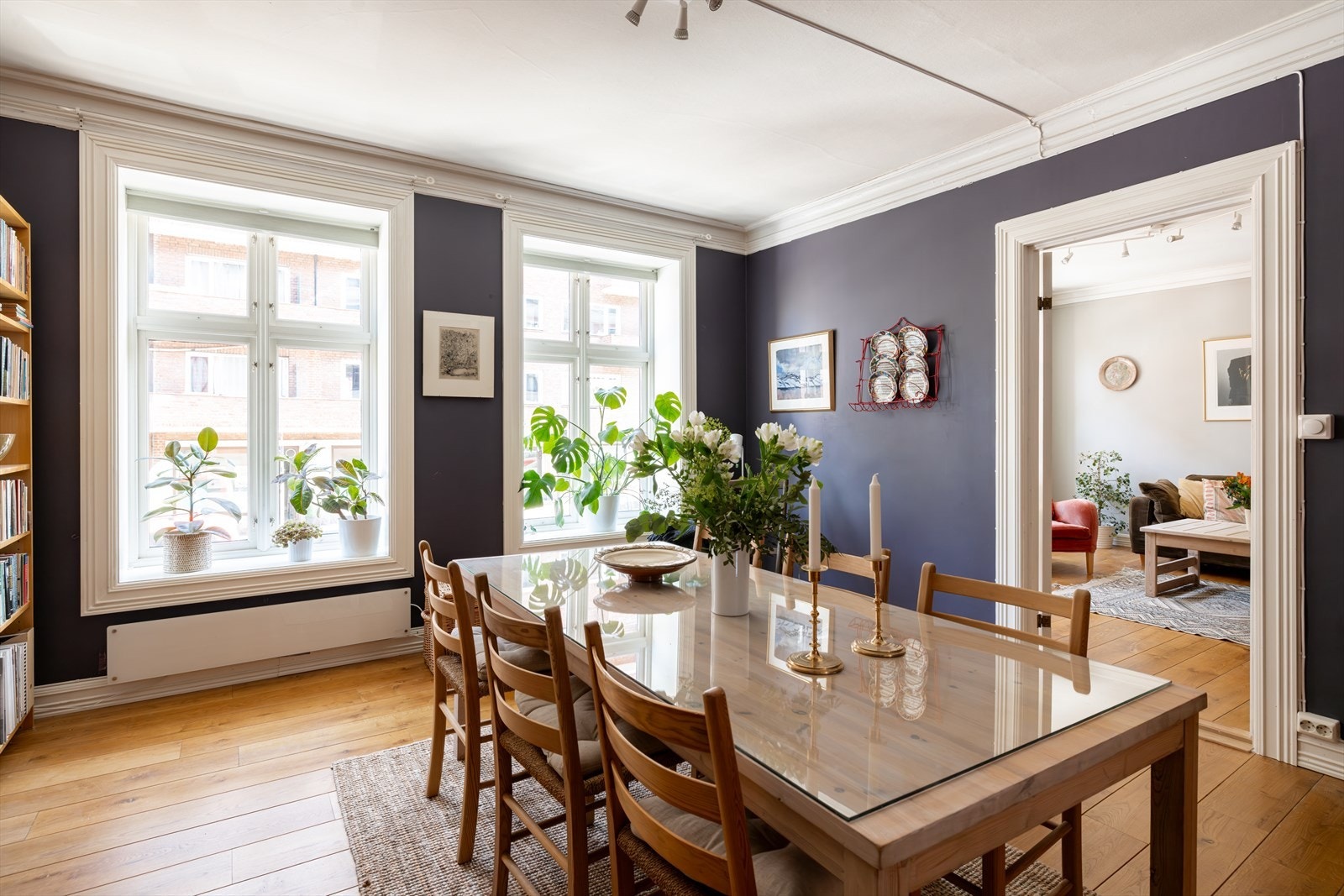 Her har du god plass til å invitere venner og kjære. Galleribilde