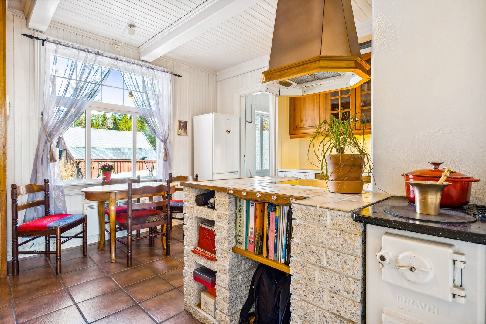 Det er kjøkkenventilator med avtrekk ut Galleribilde