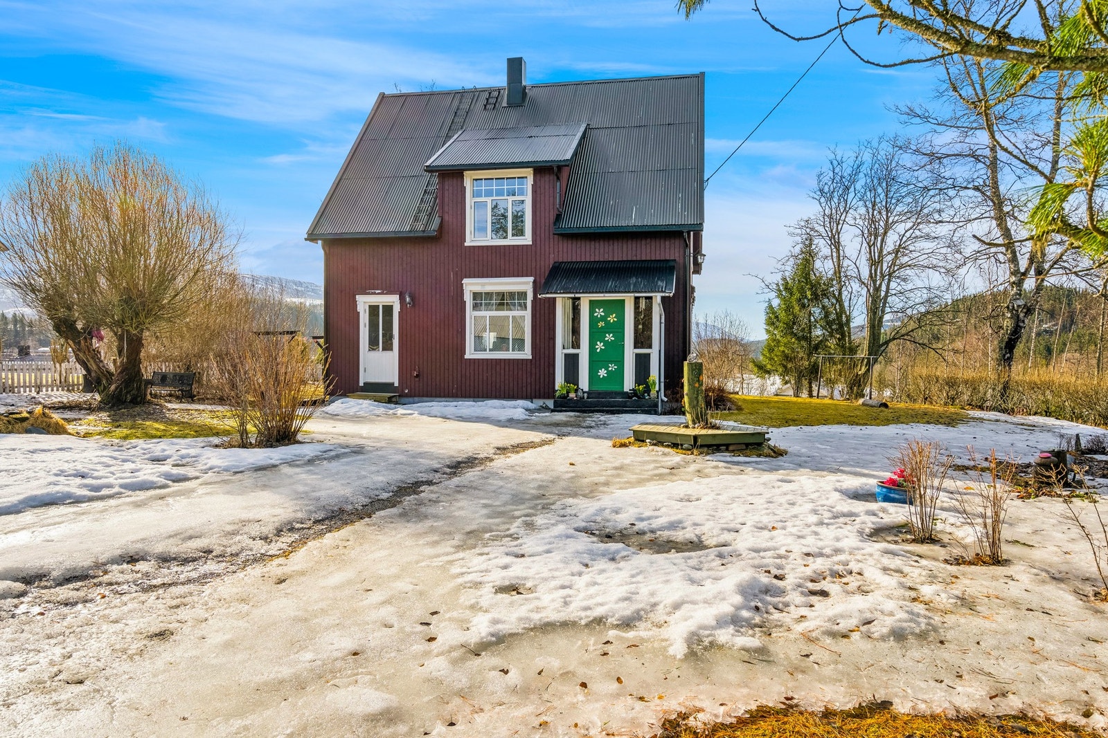 Boligen har et totalt areal på 182m² fordelt over 4 plan. Galleribilde