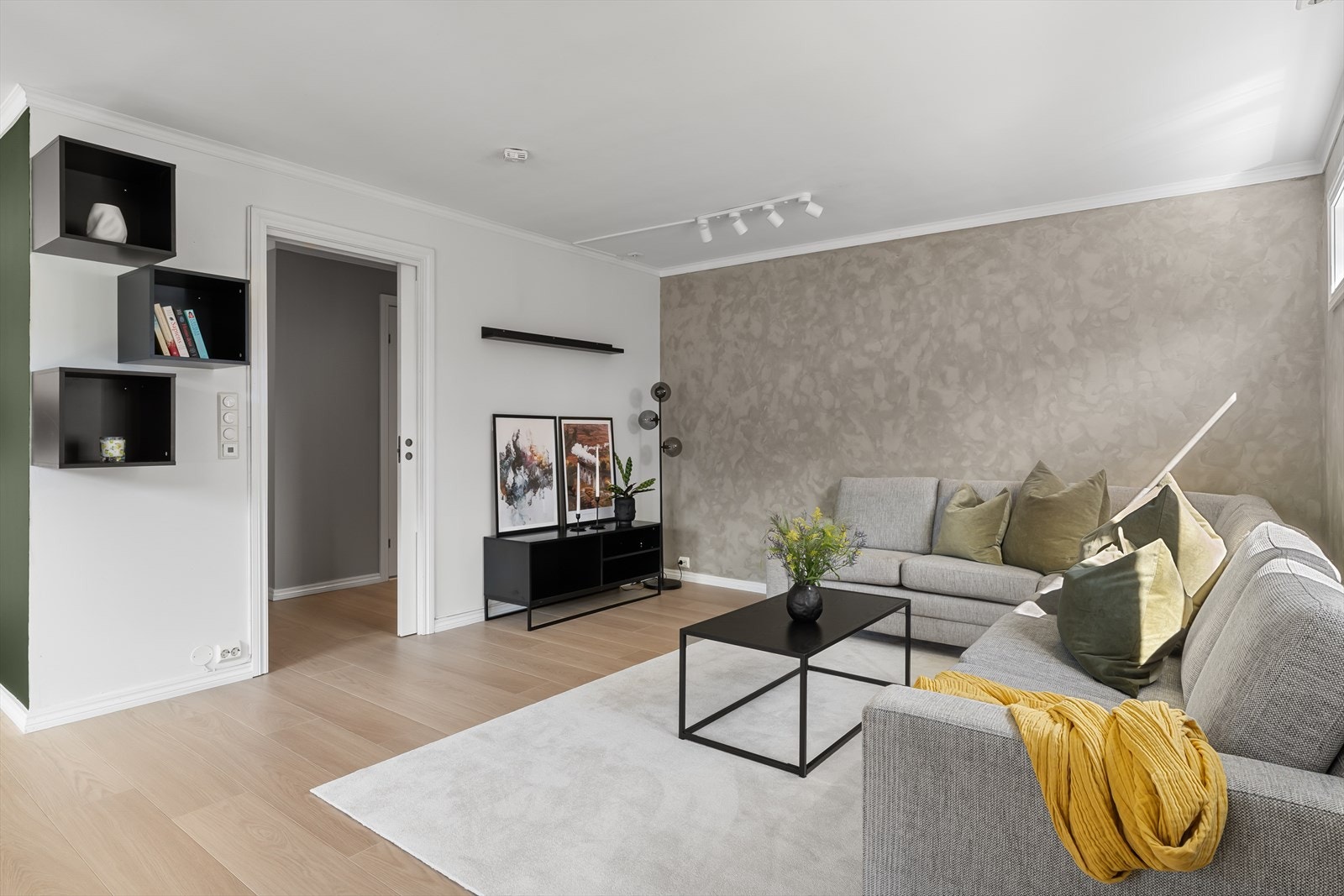 Nytt og moderne laminatgulv i 2024 - stue, kjøkken og gang Galleribilde