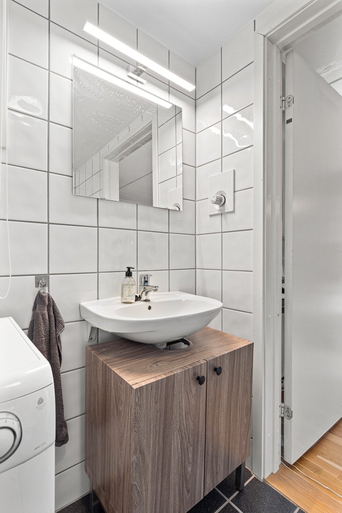 Badet har vannbåren gulvvarme. Galleribilde