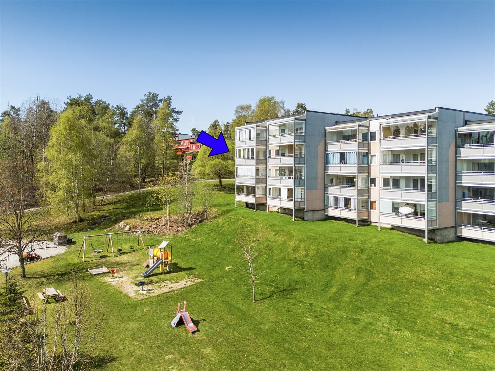 Boligen er tilknyttet Maihaugen III borettslag, og ligger fint til i 3. etasje på enden av bygget. Galleribilde