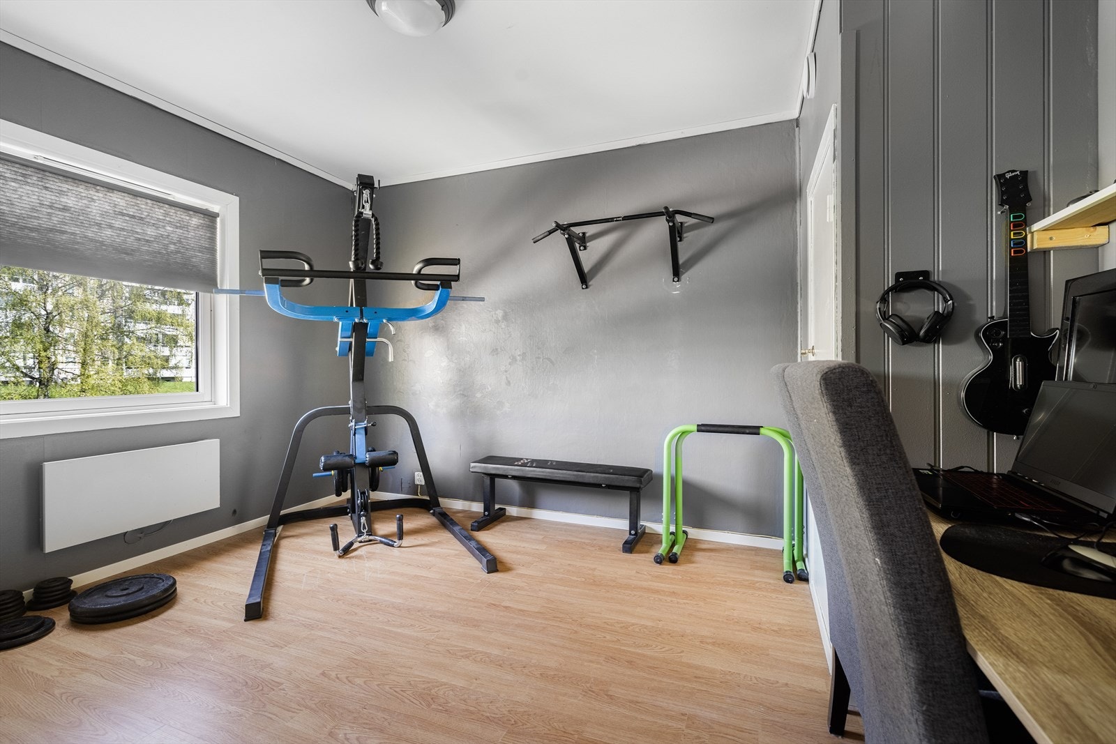 Soverom nr. 2 har inngang til bod/kott. Galleribilde