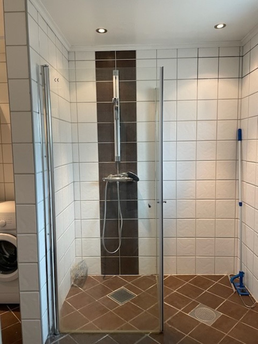 Bad i boligens sokkeletasje - selgers egne bilder. Galleribilde