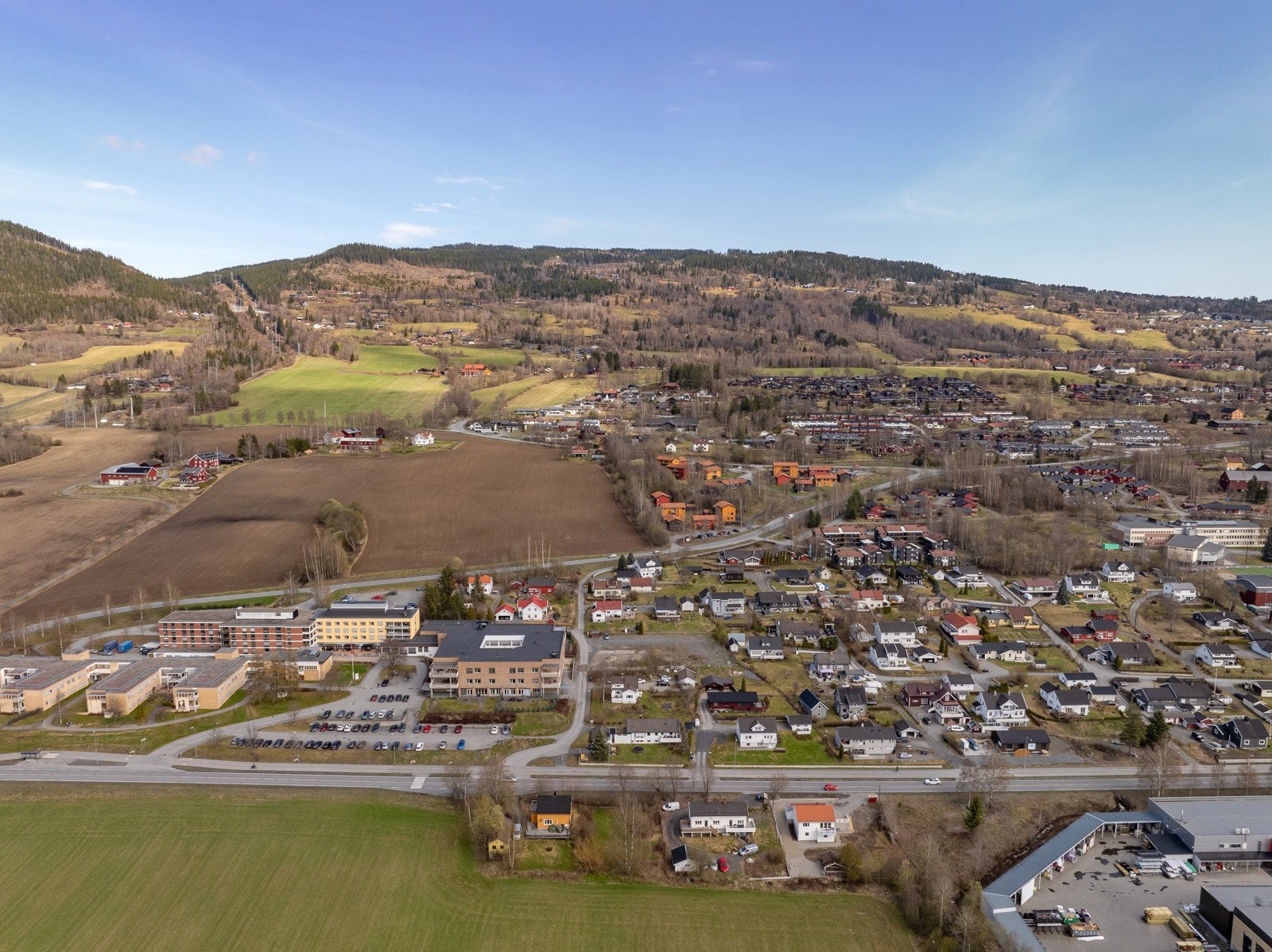 Den vestvendte beliggenheten gir svært god solgang gjennom hele dagen. Galleribilde