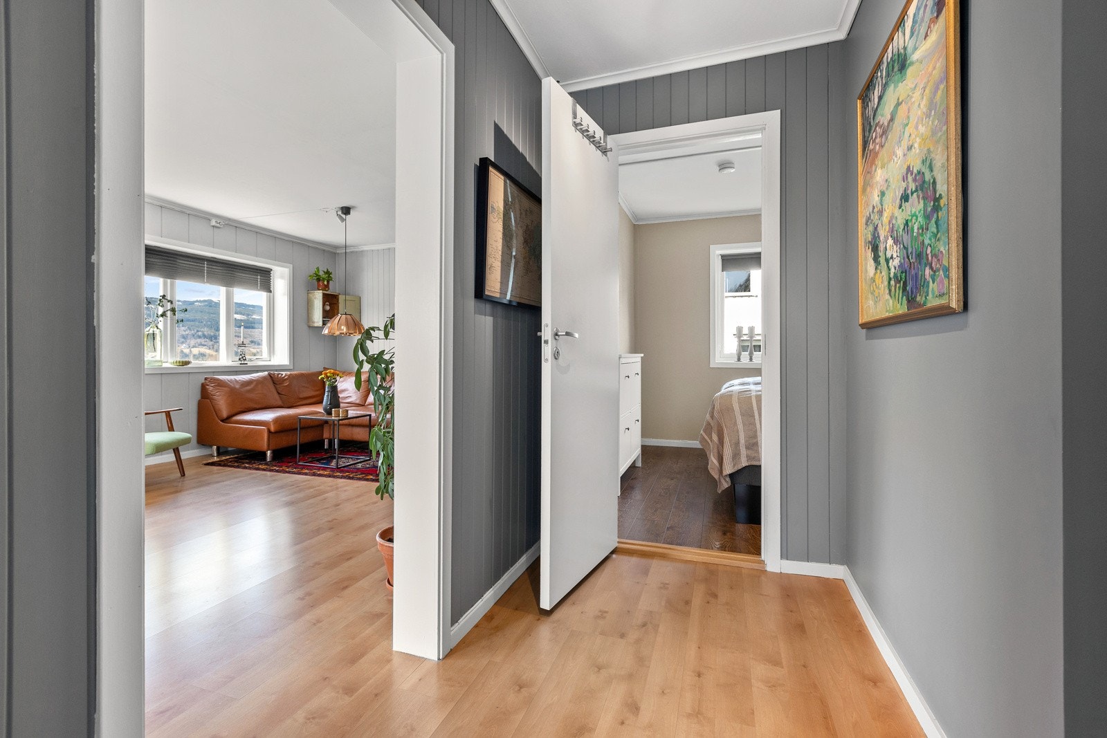 Del av boligens 1. etasje - tilgang til hovedsoverom. Galleribilde