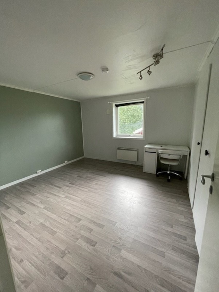 Soverom 1 i sokkeletasjen - selgers egne bilder. Galleribilde