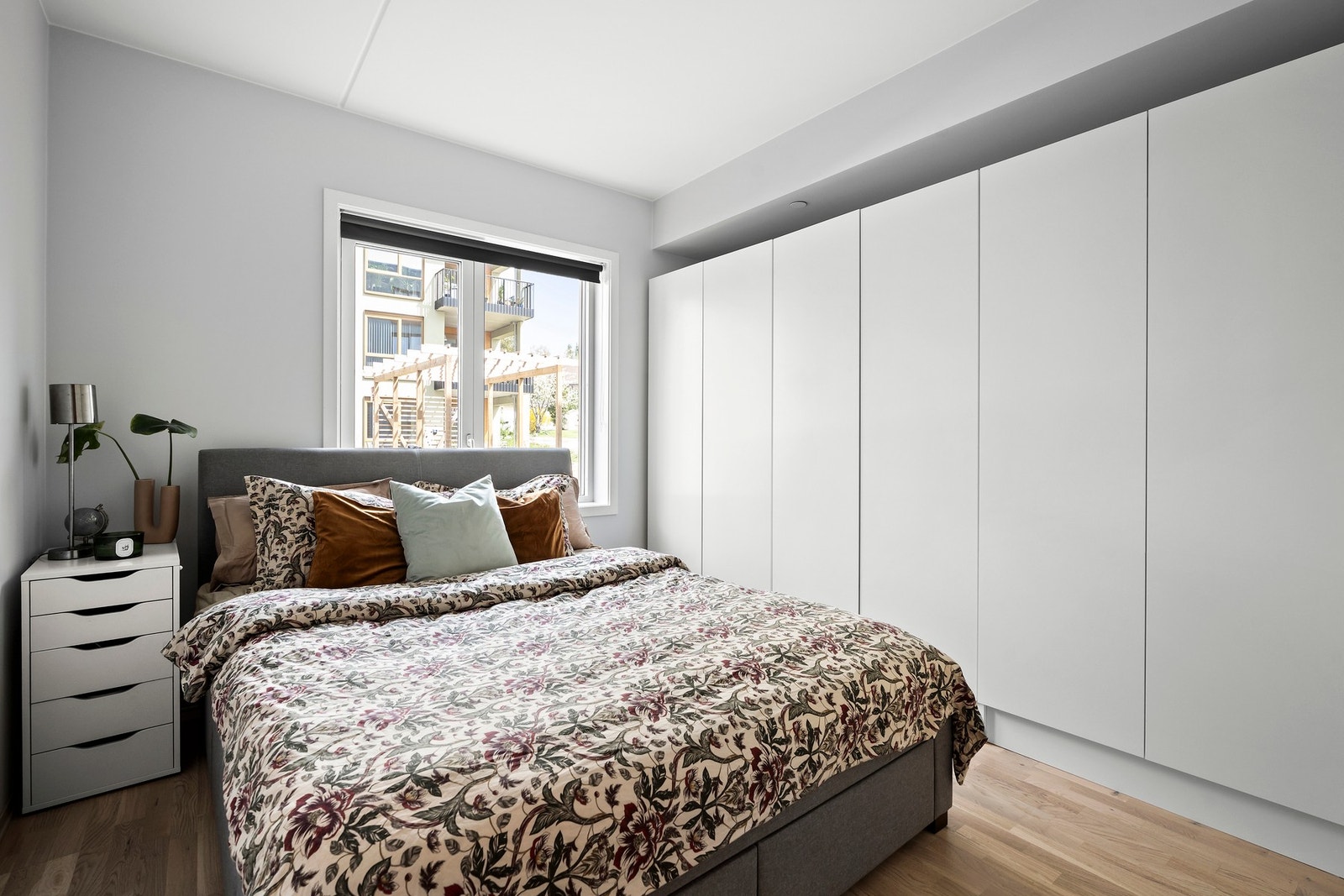 Hovedsoverommet har 3 gode garderobeskap Galleribilde