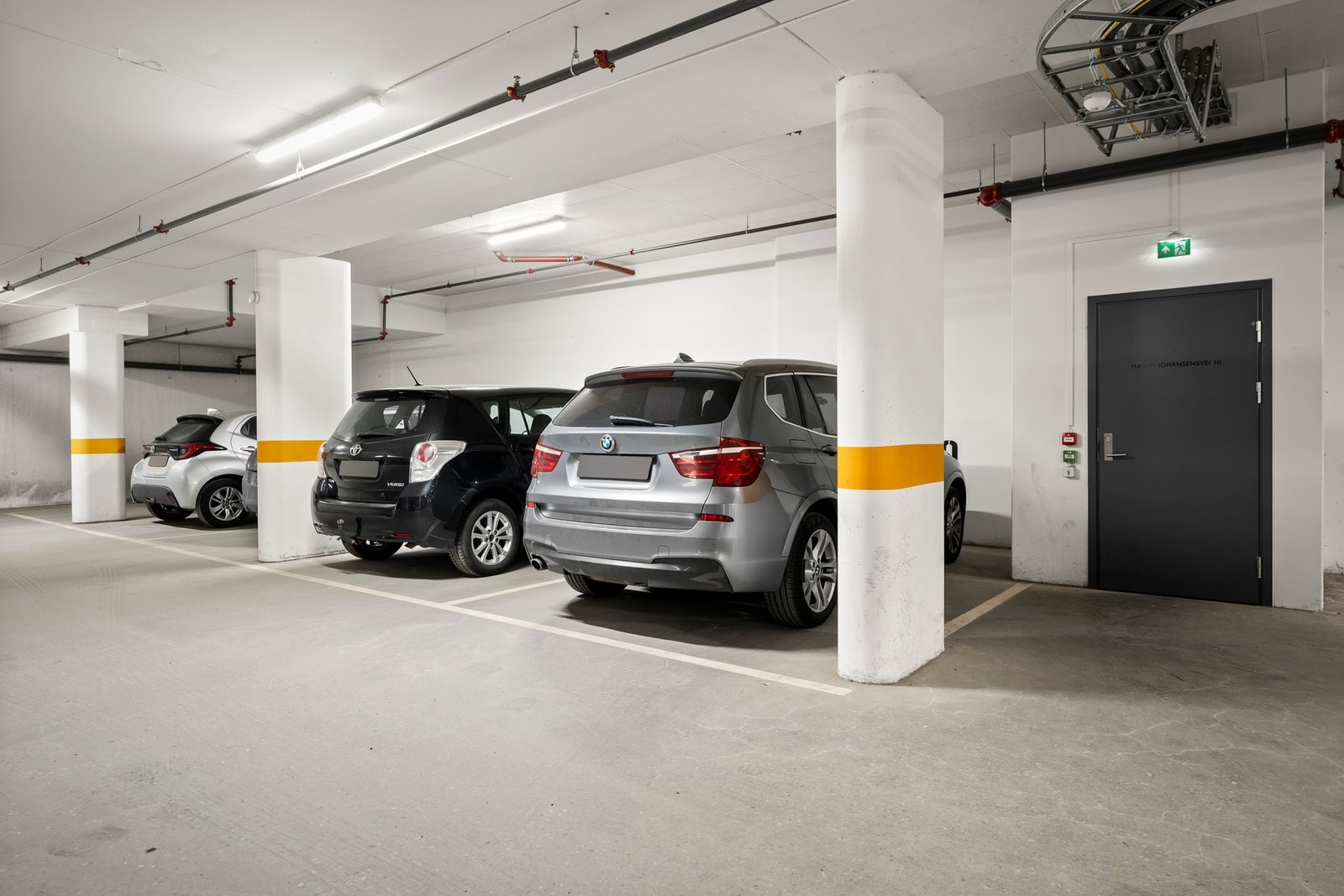 Fast plass i oppvarmet garasjekjeller medfølger Galleribilde