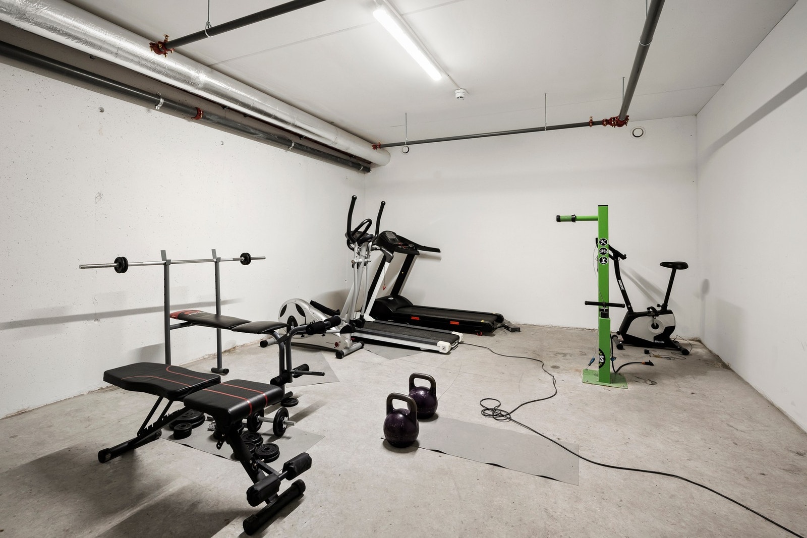 Fellesarealer til fri benyttelse. I kjeller er det sykkelparkering og felles sykkelverksted/treningsrom Galleribilde