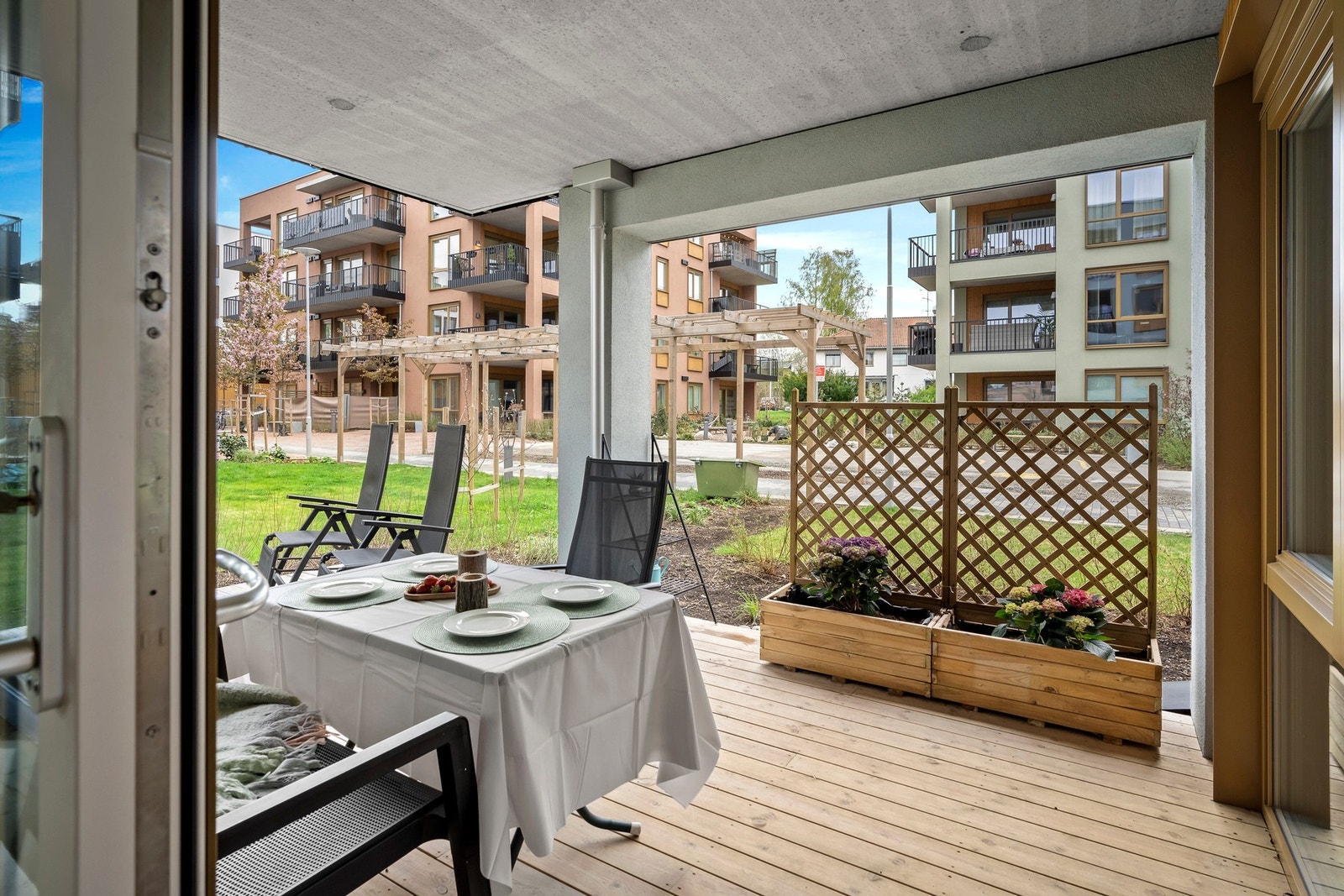 Romslig markterrasse på hele 17 kvm Galleribilde