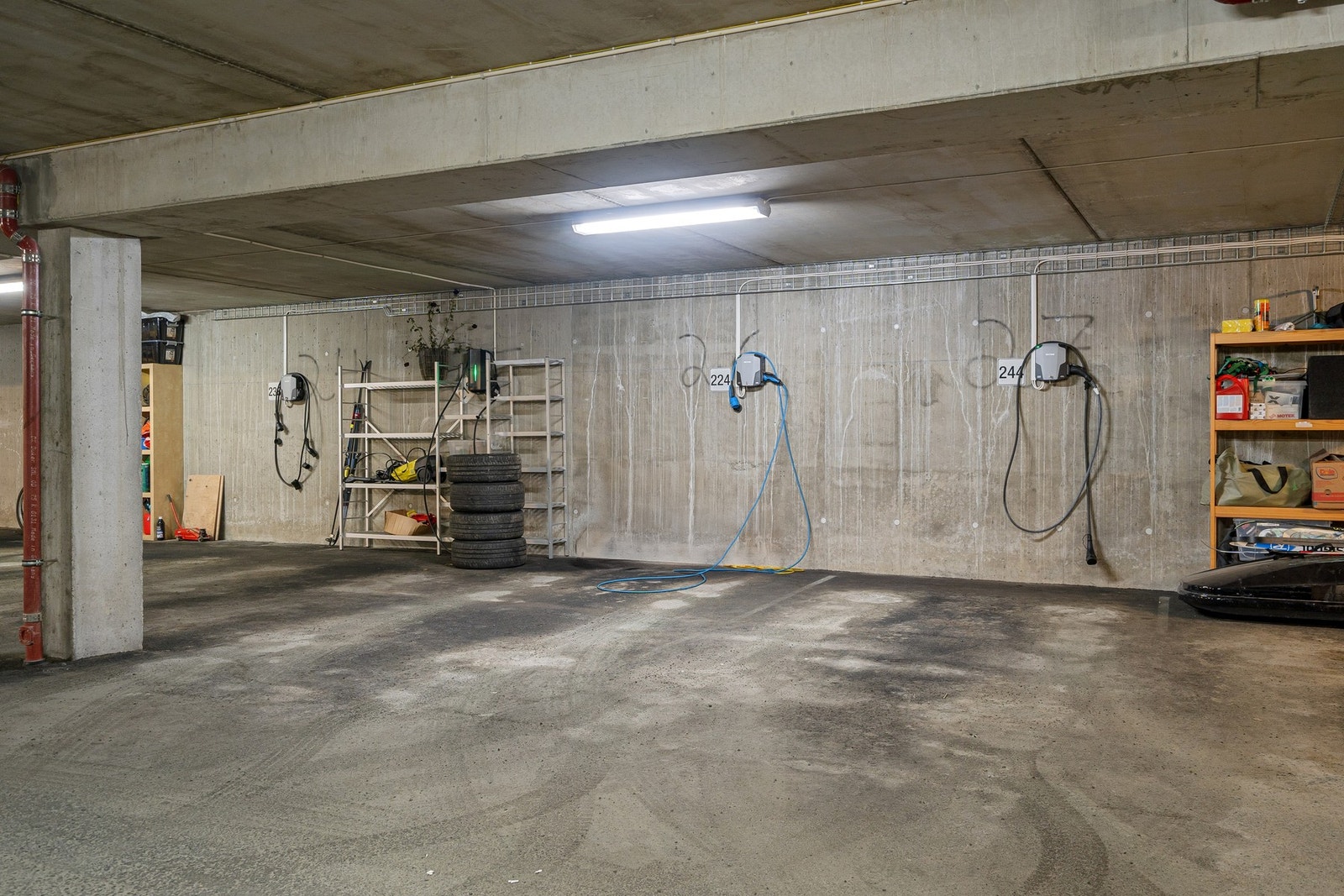 Fast p-plass i oppvarmet p-kjeller. Galleribilde