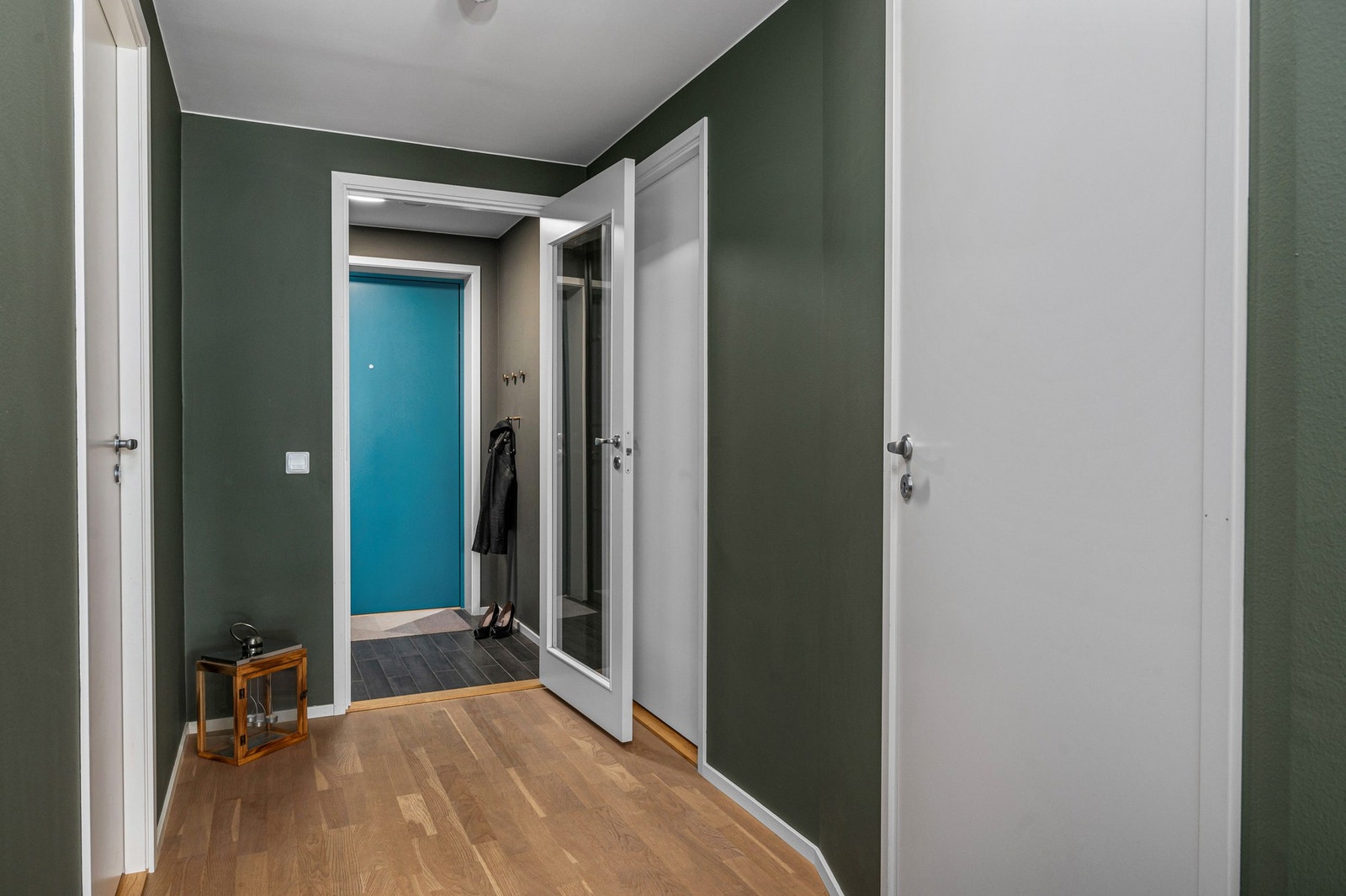 Mellomgang. Galleribilde