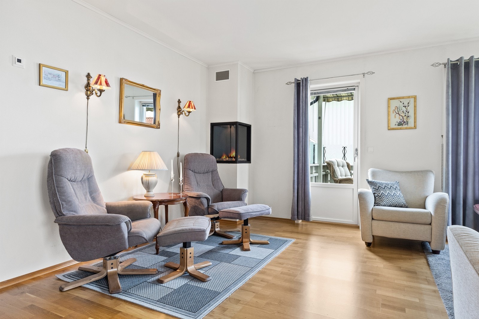 Leiligheten har oppvarming av varmekabler og gasspeis Galleribilde