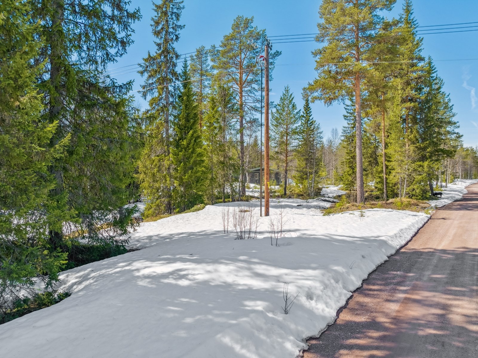 Tomten er på 1 676,5 kvm og ligger i naturskjønne omgivelser ved Kvernåa hytteområde. Galleribilde