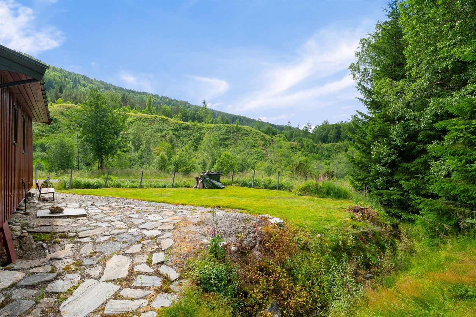 Her kan man nyte stillheten samt fantastisk natur Galleribilde