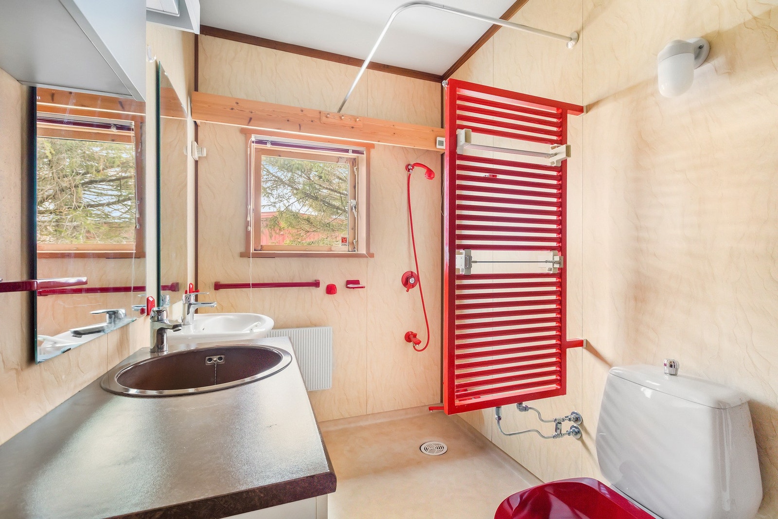 Mellom soverommene er det et baderom på 5 kvm. Galleribilde