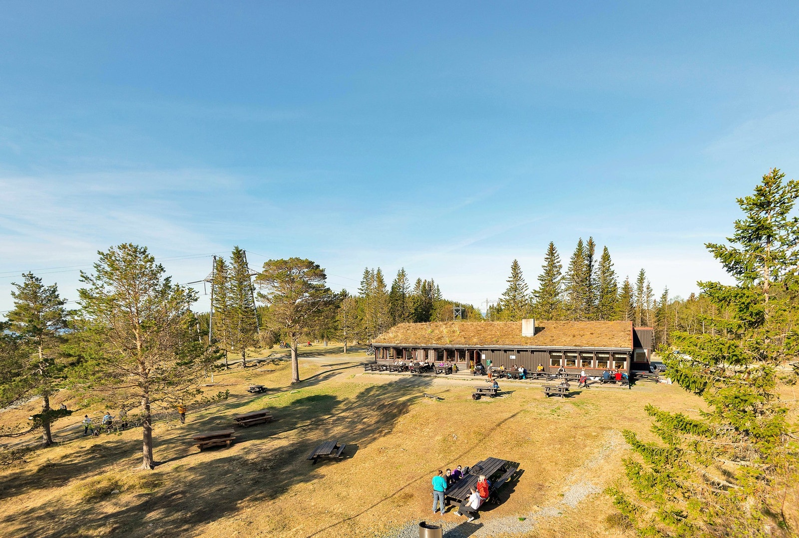 Estenstadmarka med sitt flotte turterreng ligger kun et kort gåtur fra boligen. Galleribilde