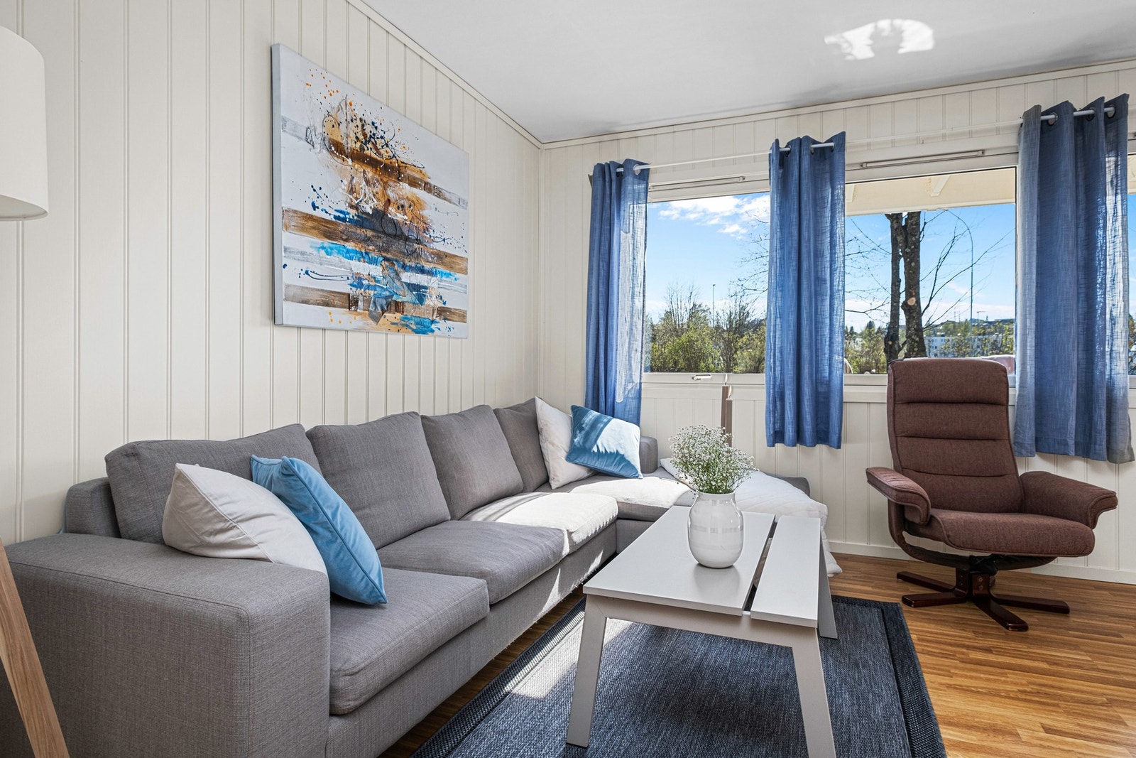 Stuen har en god planløsning som gjør den lett å innrede. Galleribilde