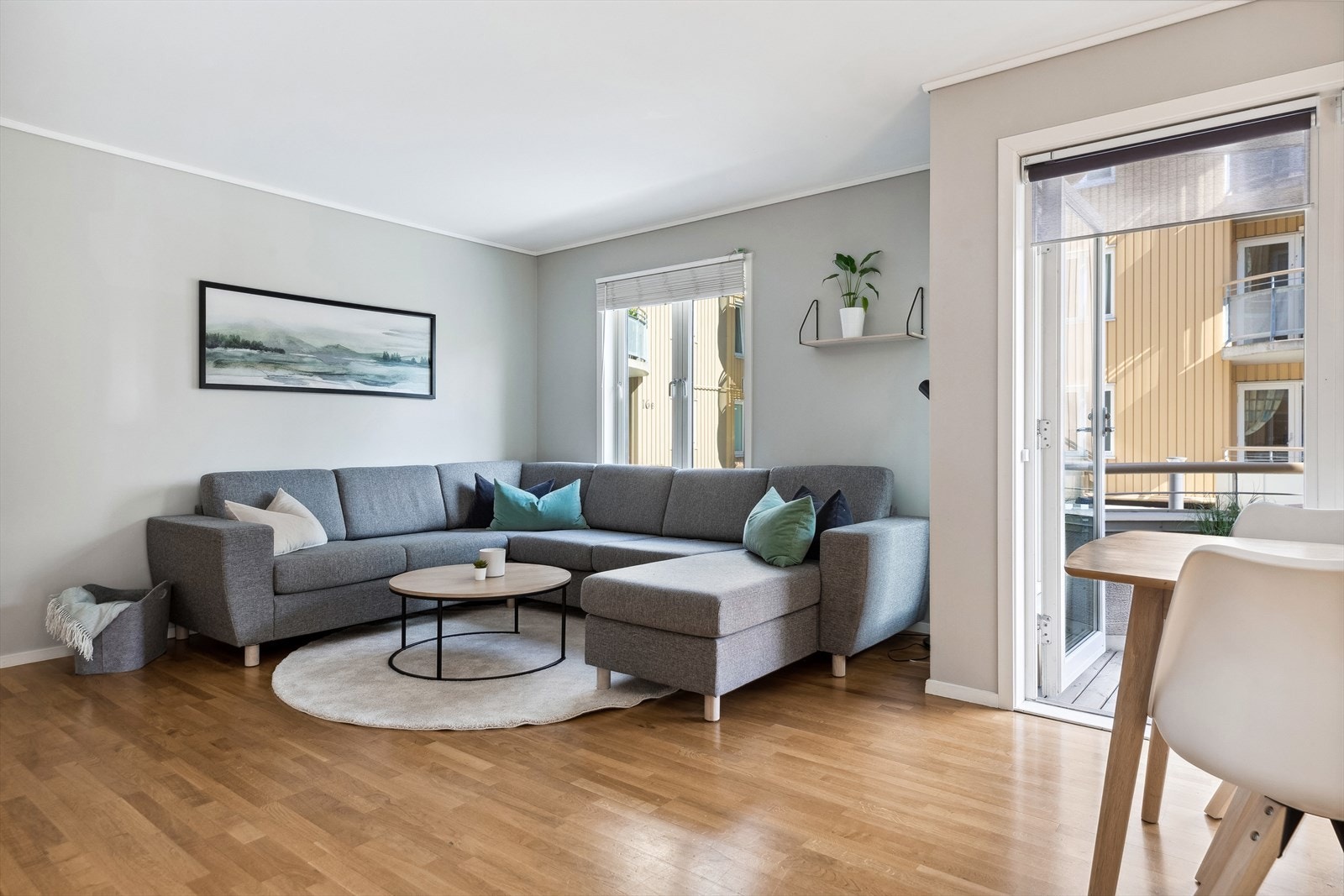 Leiligheten ligger i et attraktivt område i Fjordgata, med umiddelbar nærhet til alt man trenger i hverdagen. Galleribilde