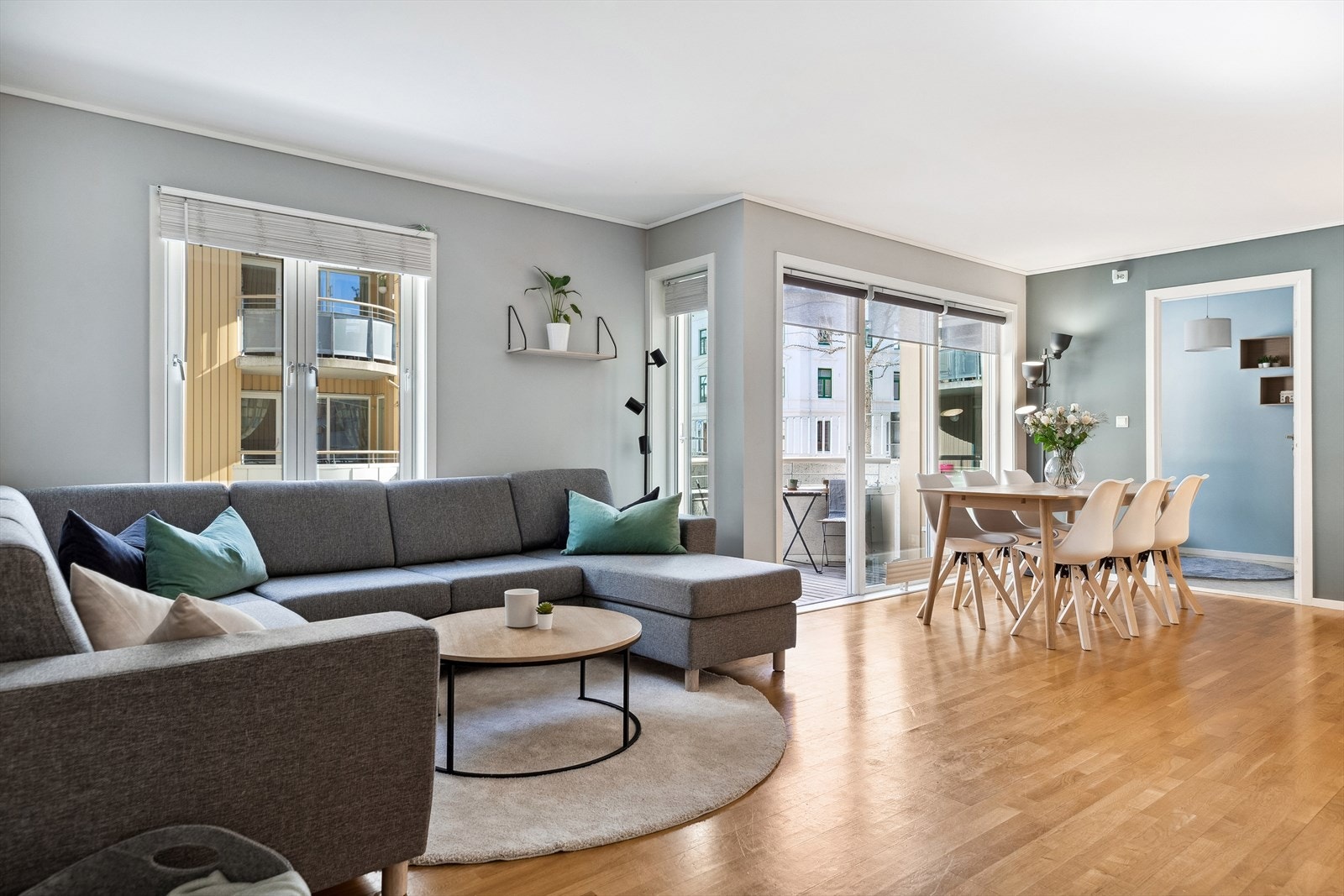 Leiligheten ligger i et attraktivt område i Midtbyen, der beliggenheten er midt i smørøyet og kan by på alt av fasiliteter byen byr på. Galleribilde