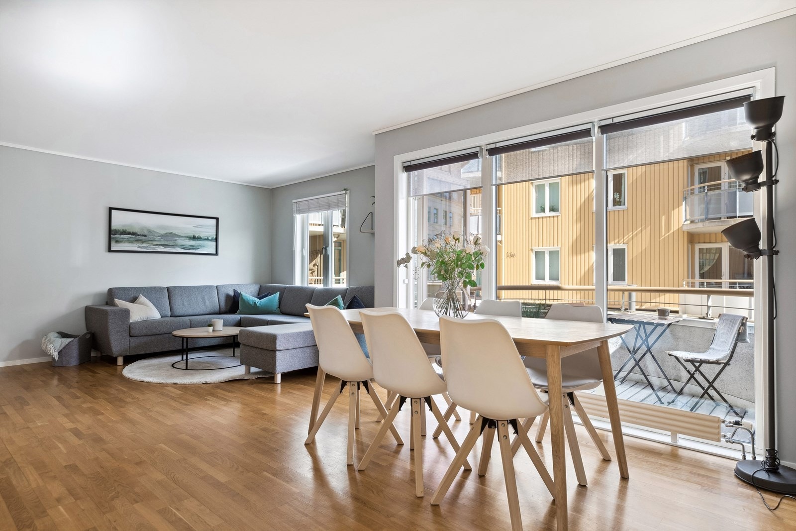 Gode buss- og togforbindelser med nærhet til Trondheim S, Handelshøyskolen BI og andre servicetilbud. Galleribilde