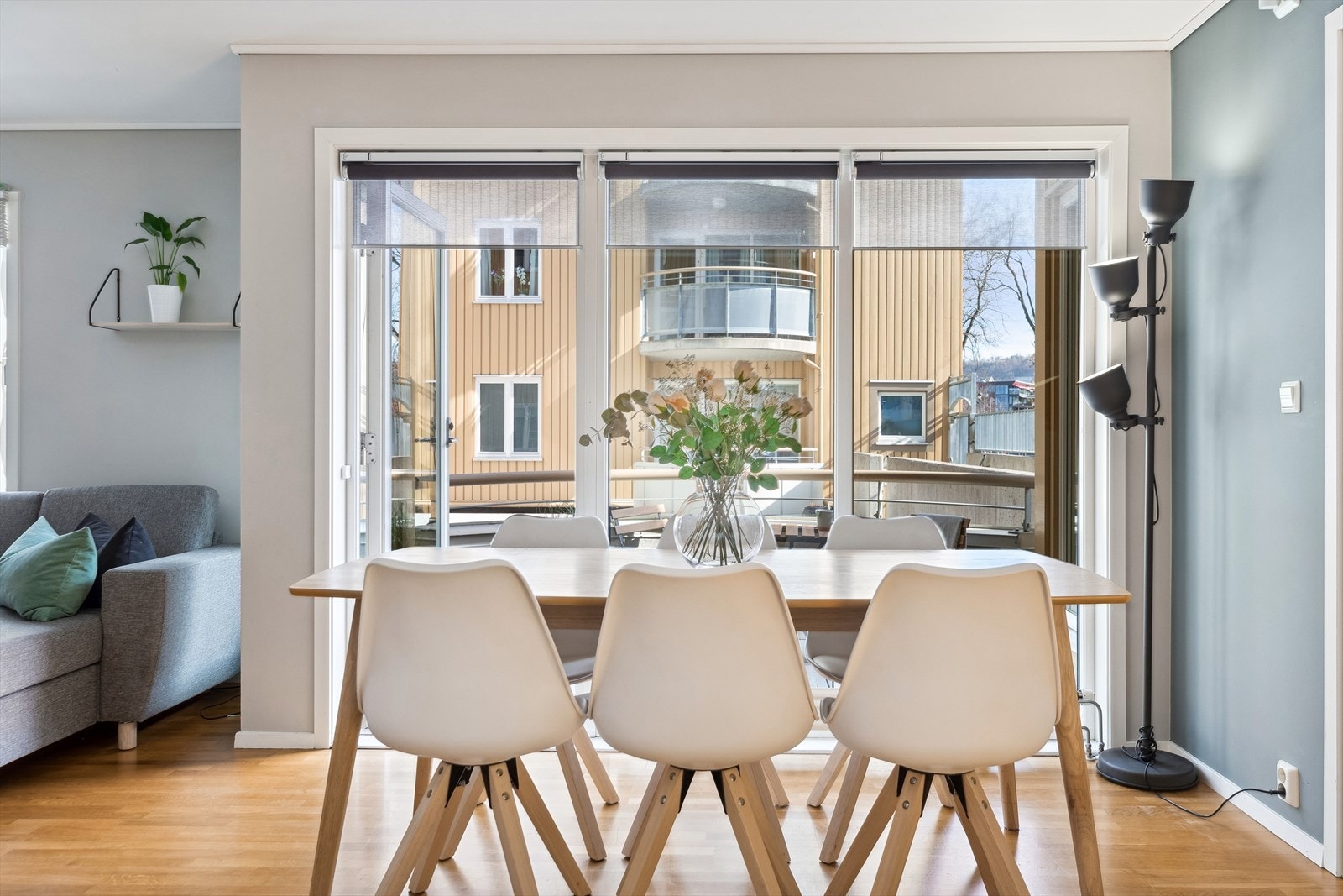 Leiligheten har et totalt BRA-I på 76m², som gir gode møbleringsmuligheter på stuen Galleribilde