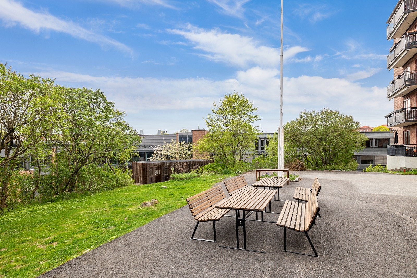 Leiligheten ligger i en svært hyggelig bygård. Galleribilde